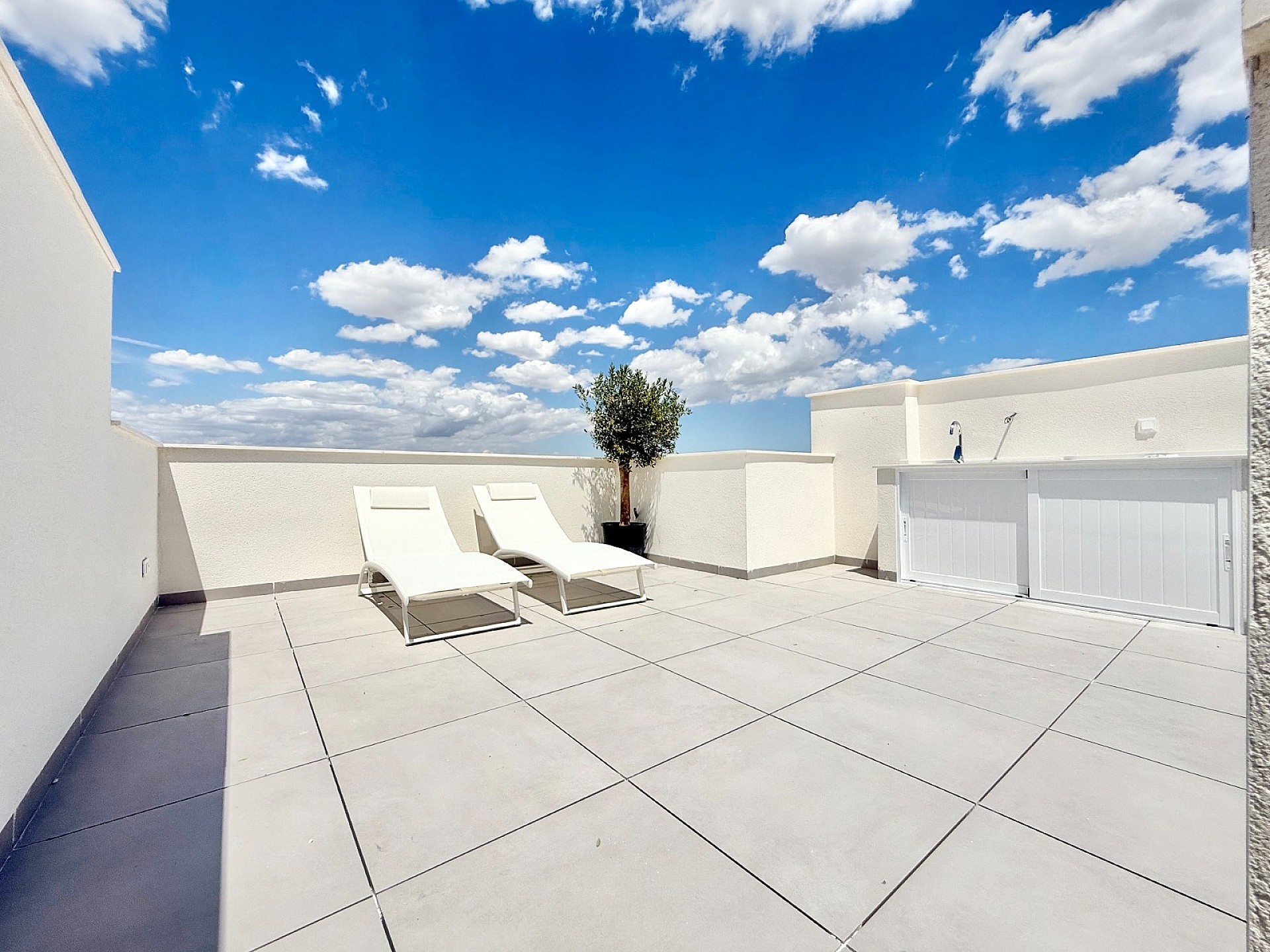Resale - 3 Bedroom 2 Bathroom Villa in Cox -  - Alicante
