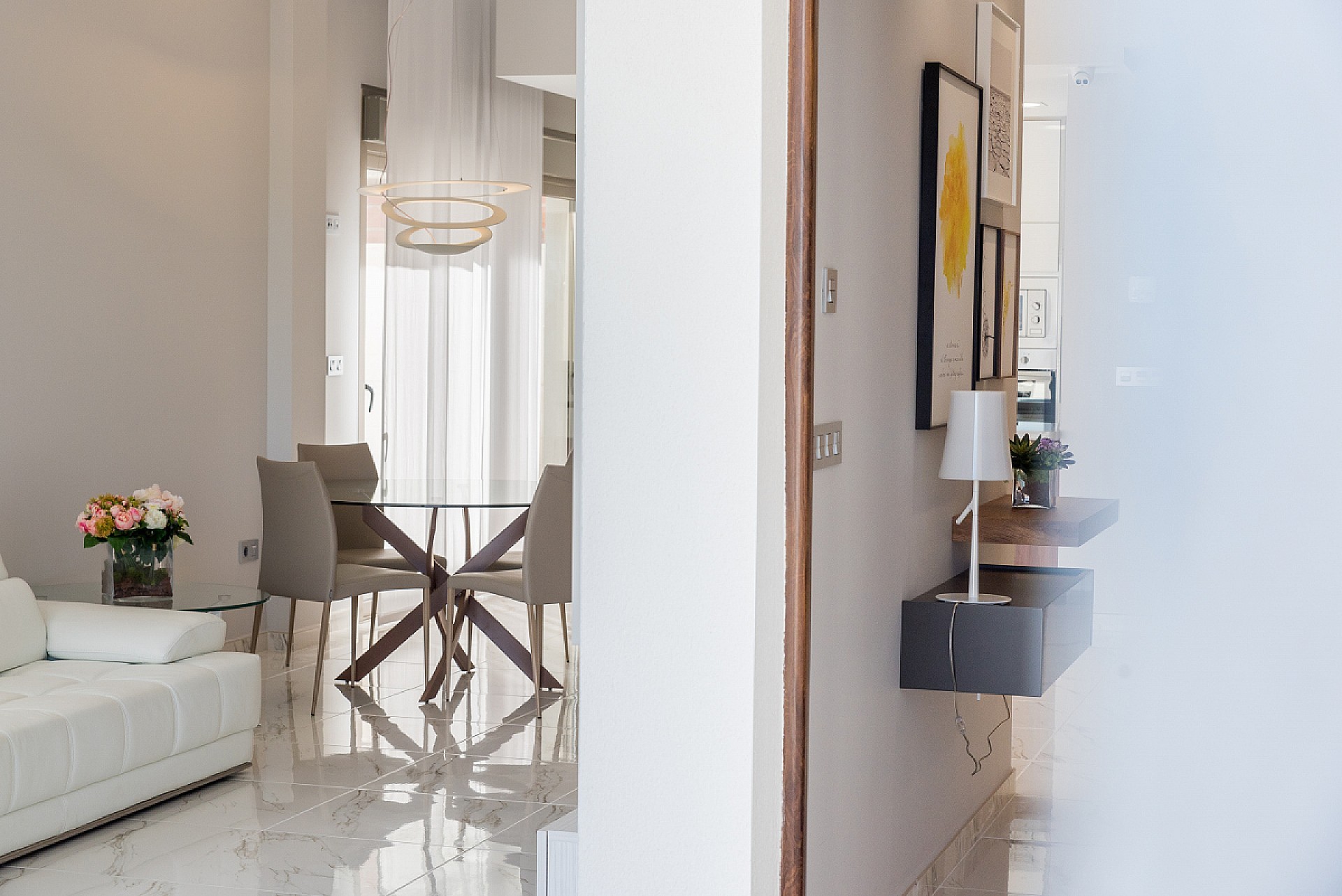 Resale - 3 Bedroom 2 Bathroom Villa in Villamartin -  - Alicante