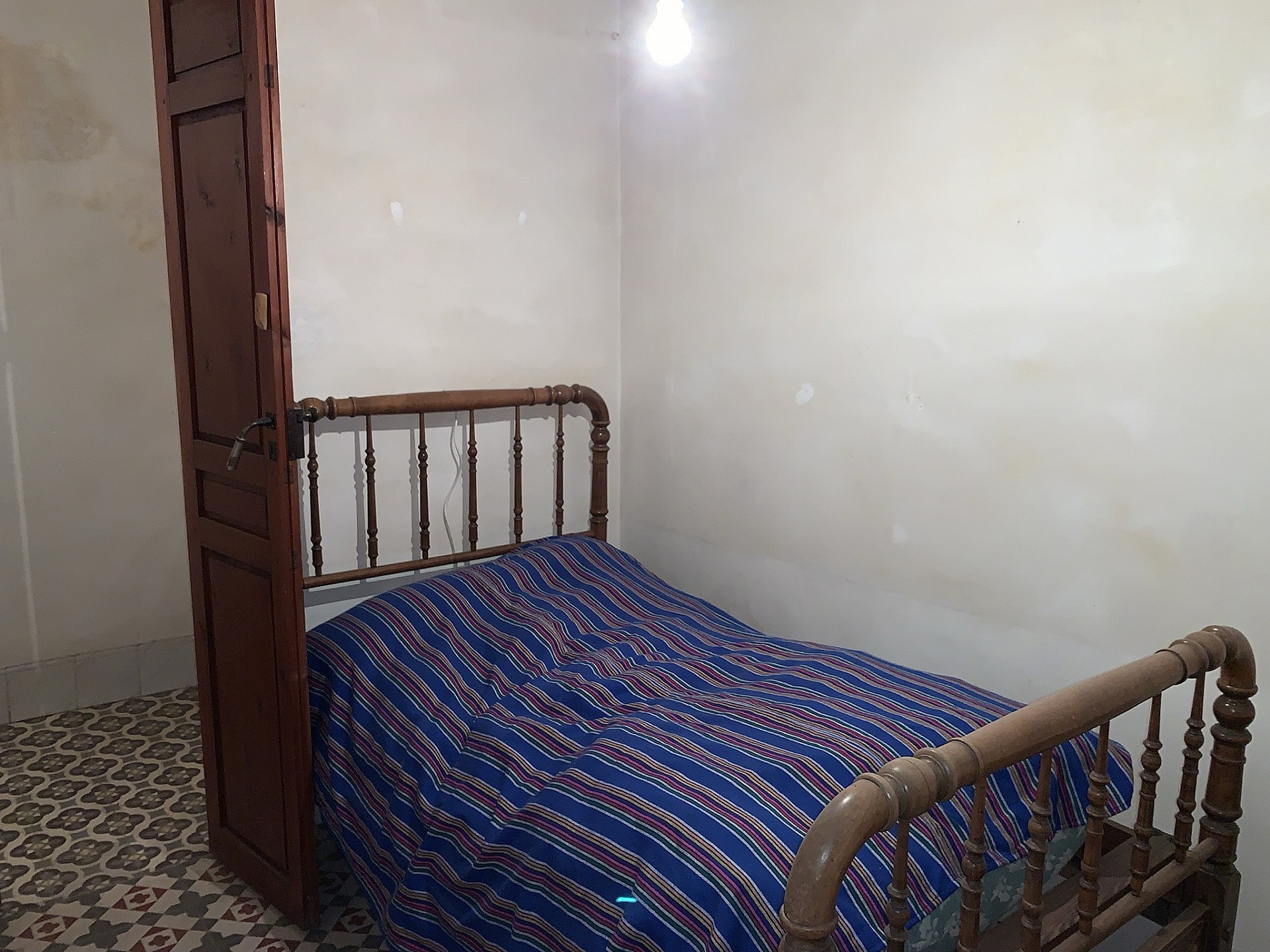 Resale - 7 Bedroom 1 Bathroom Townhouse in Agost -  - Alicante
