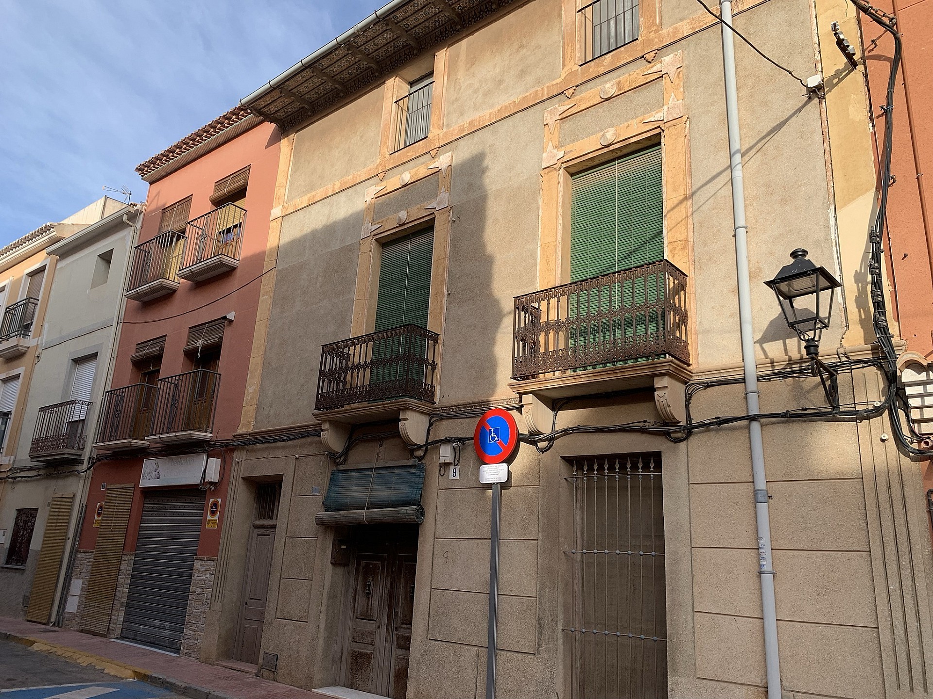 Resale - 7 Bedroom 1 Bathroom Townhouse in Agost -  - Alicante