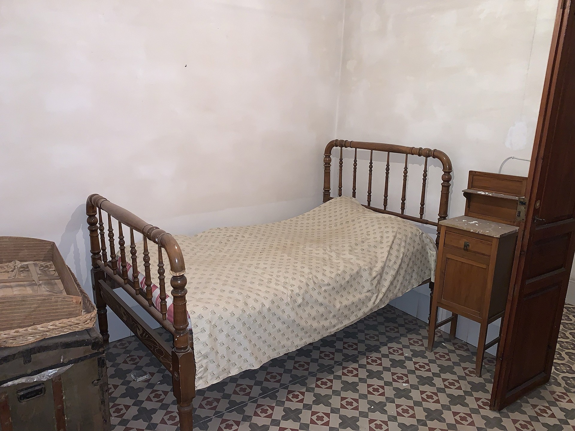 Resale - 7 Bedroom 1 Bathroom Townhouse in Agost -  - Alicante