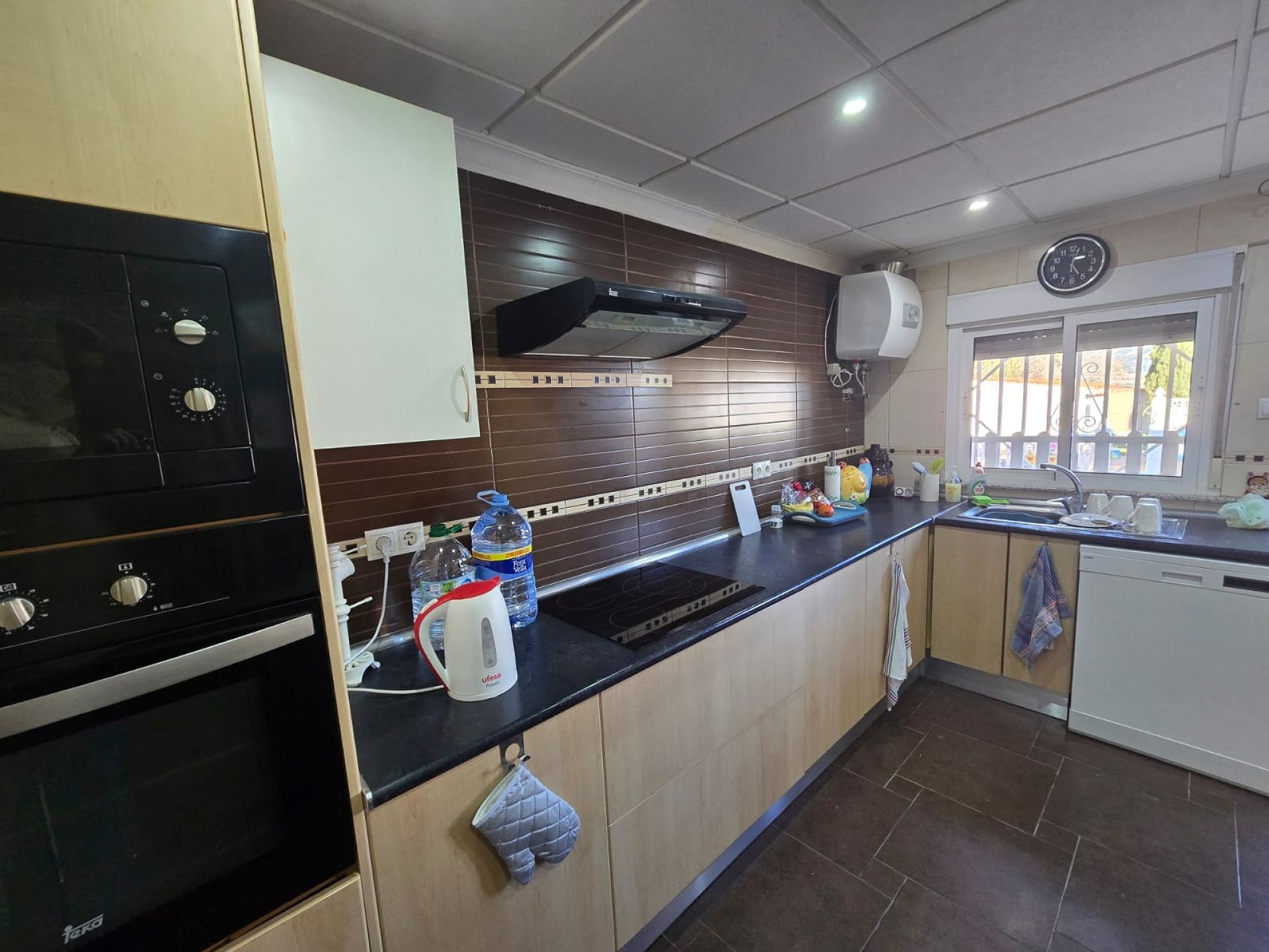 Resale - 3 Bedroom 2 Bathroom Villa in Sax -  - Alicante