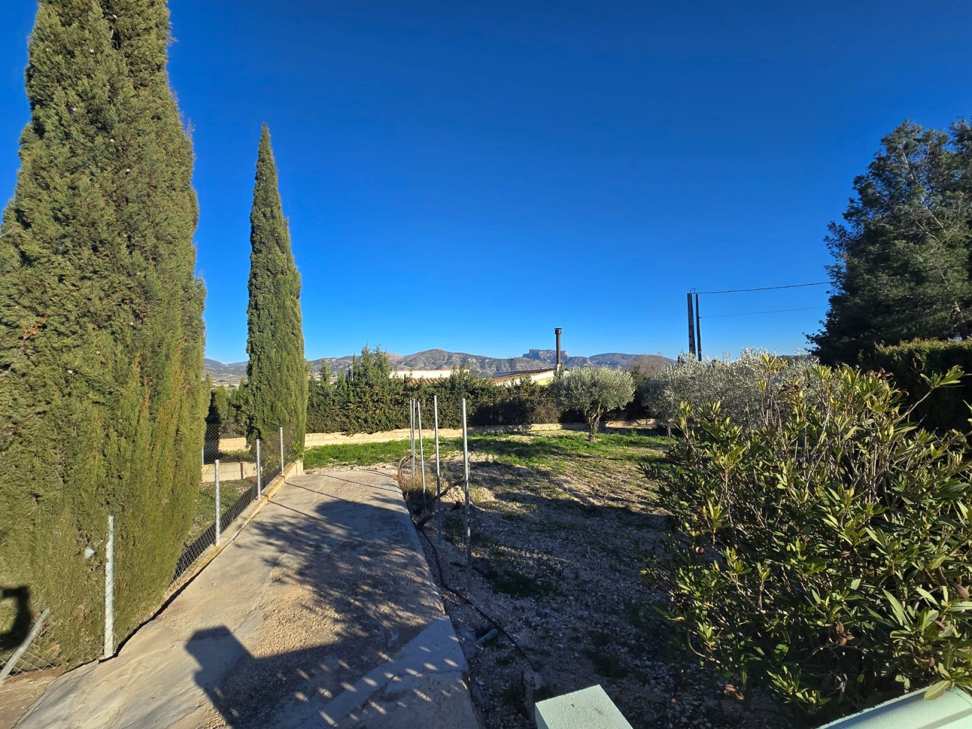 Resale - 3 Bedroom 2 Bathroom Villa in Sax -  - Alicante