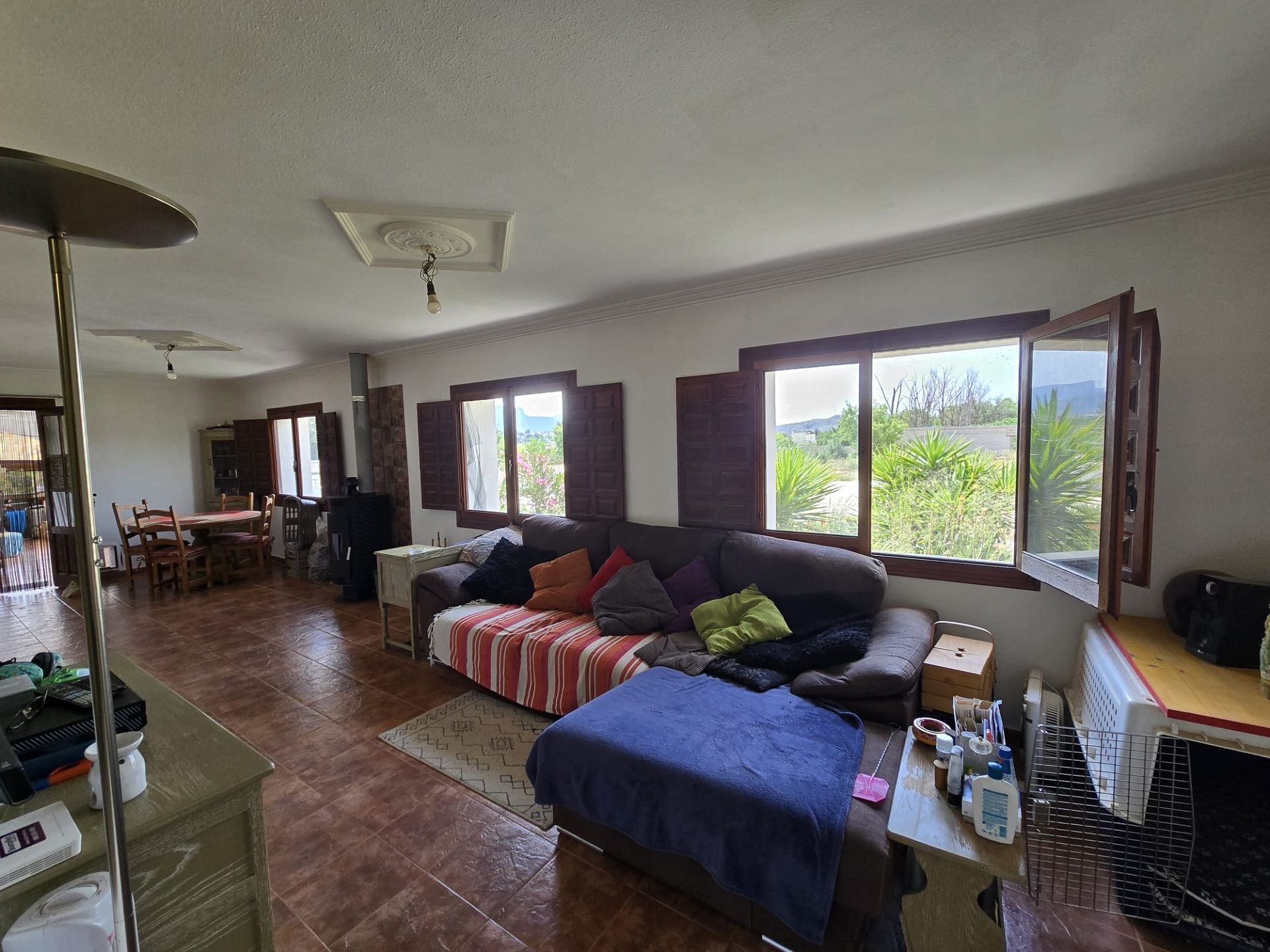 Resale - 6 Bedroom 3 Bathroom Villa in Sax -  - Alicante