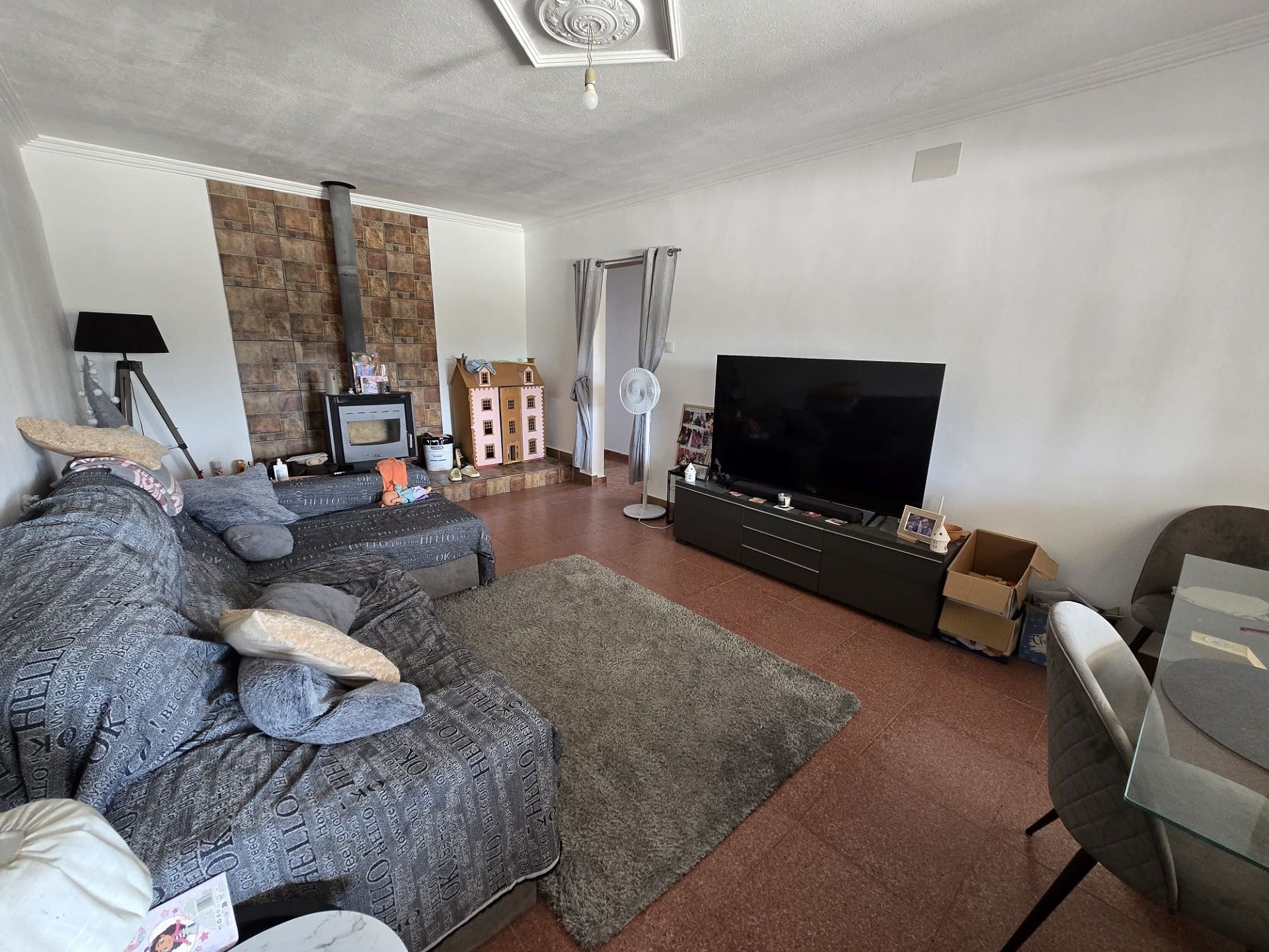 Resale - 6 Bedroom 3 Bathroom Villa in Sax -  - Alicante