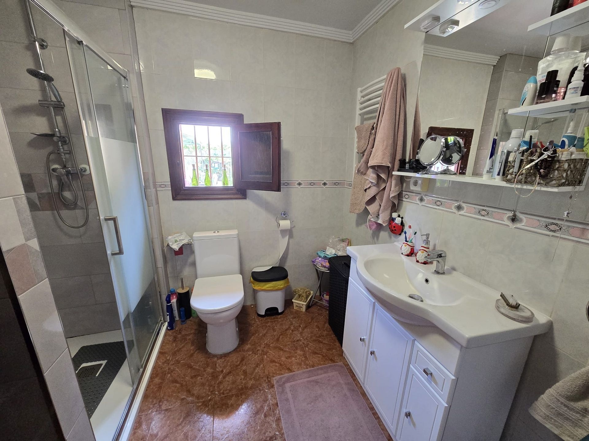 Resale - 6 Bedroom 3 Bathroom Villa in Sax -  - Alicante
