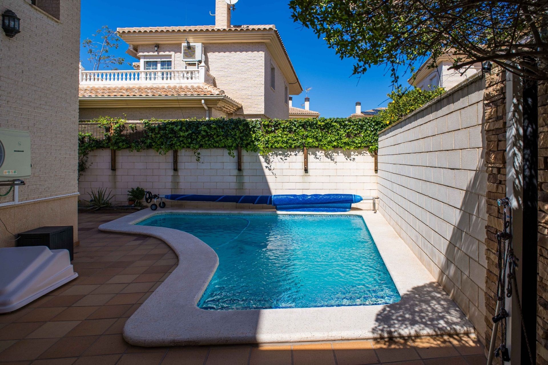 Resale - 3 Bedroom 2 Bathroom Villa in Elda -  - Alicante
