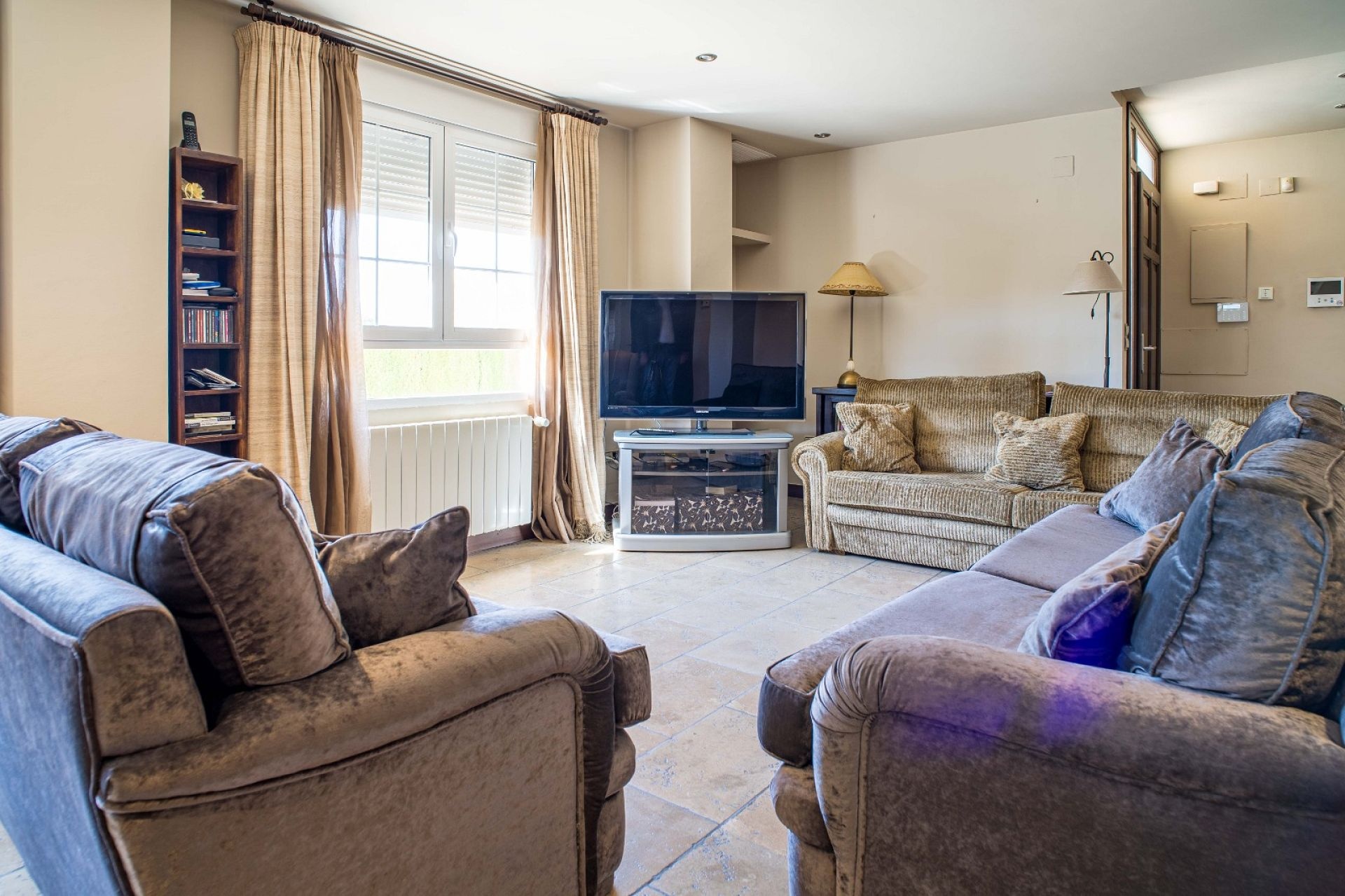 Resale - 3 Bedroom 2 Bathroom Villa in Elda -  - Alicante
