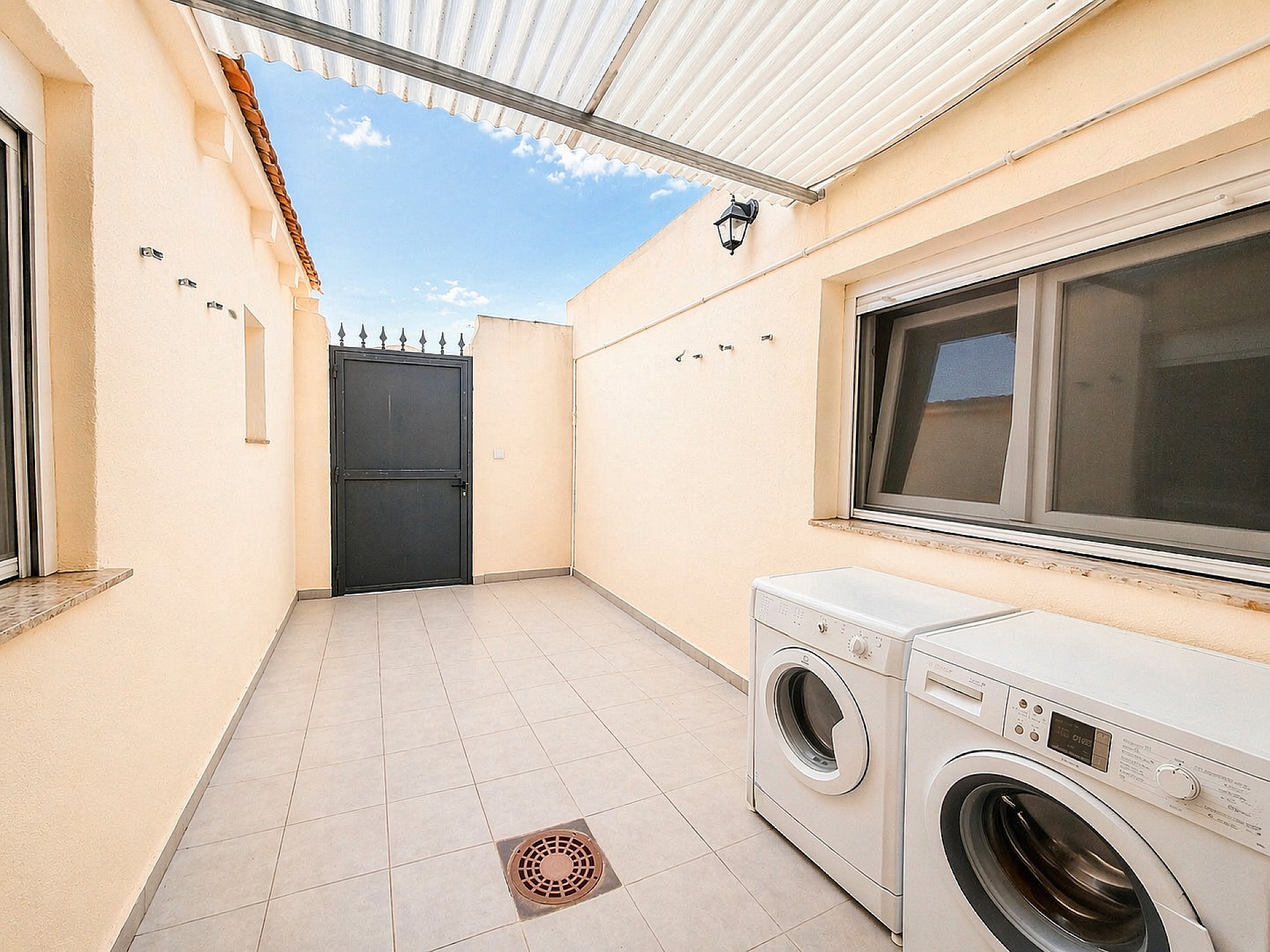 Resale - 2 Bedroom 2 Bathroom Townhouse in Elda -  - Alicante