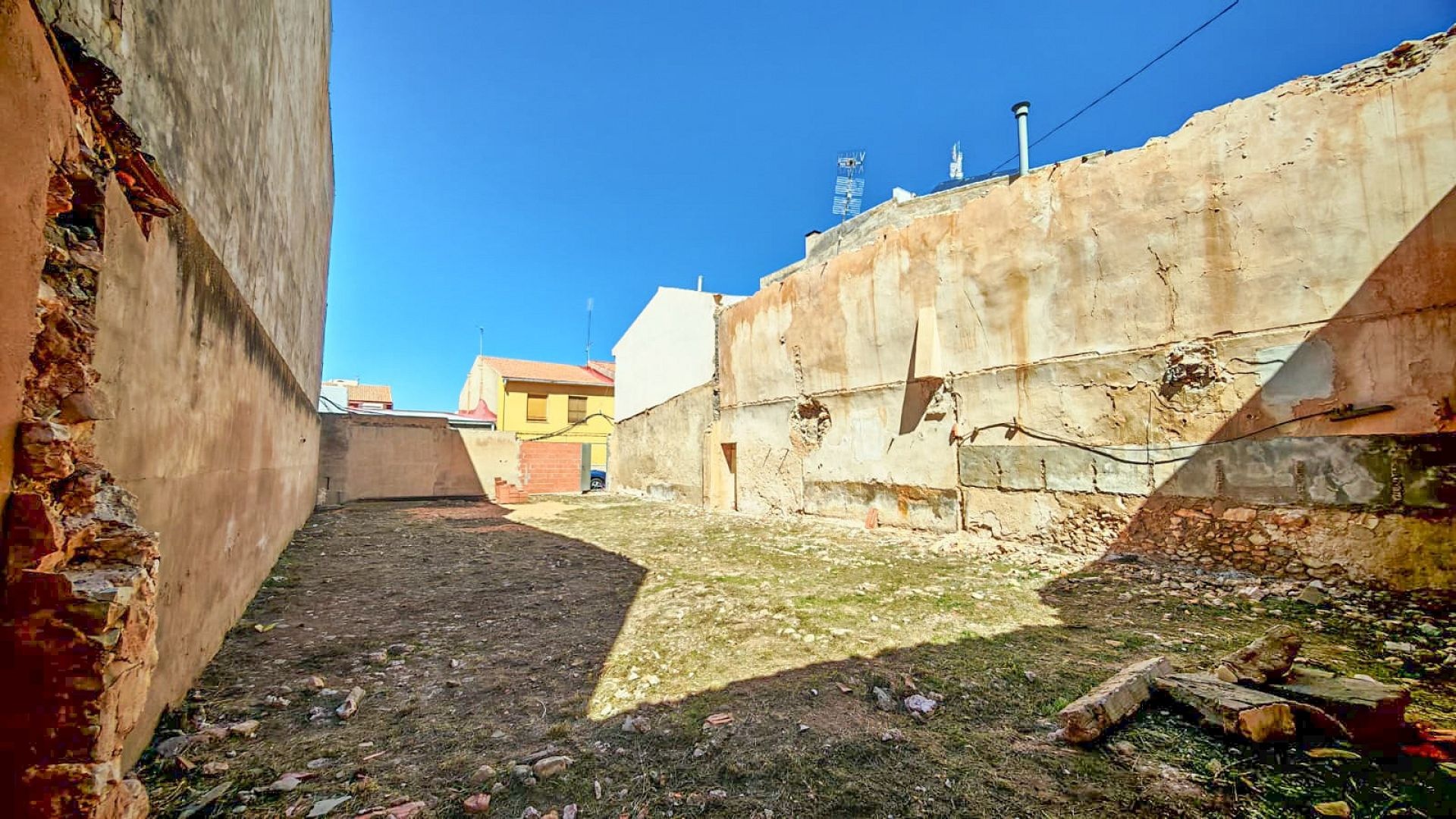 Resale - Land in Pinoso -  - Alicante