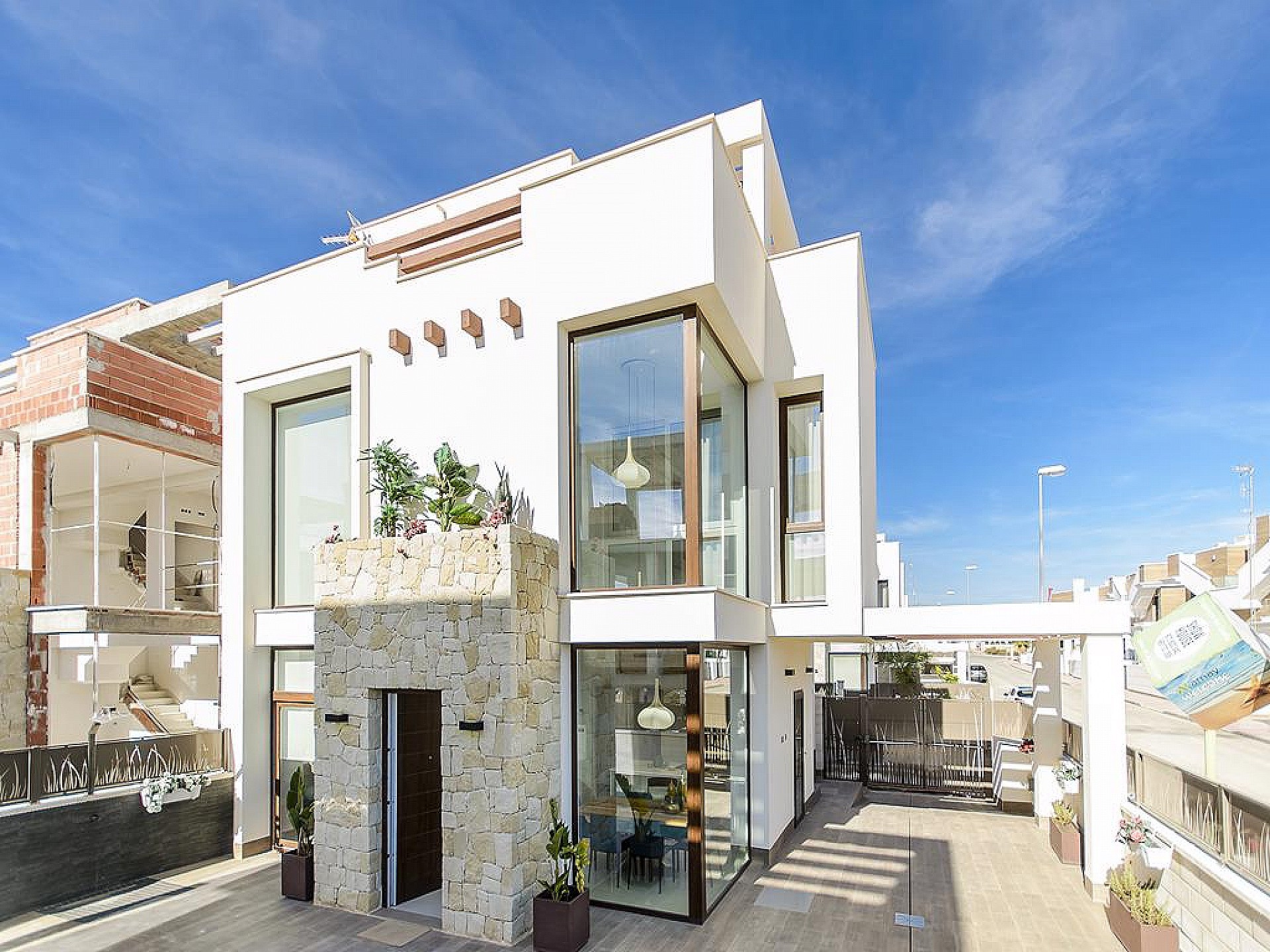 Resale - 3 Bedroom 3 Bathroom Villa in Los Montesinos -  - Alicante