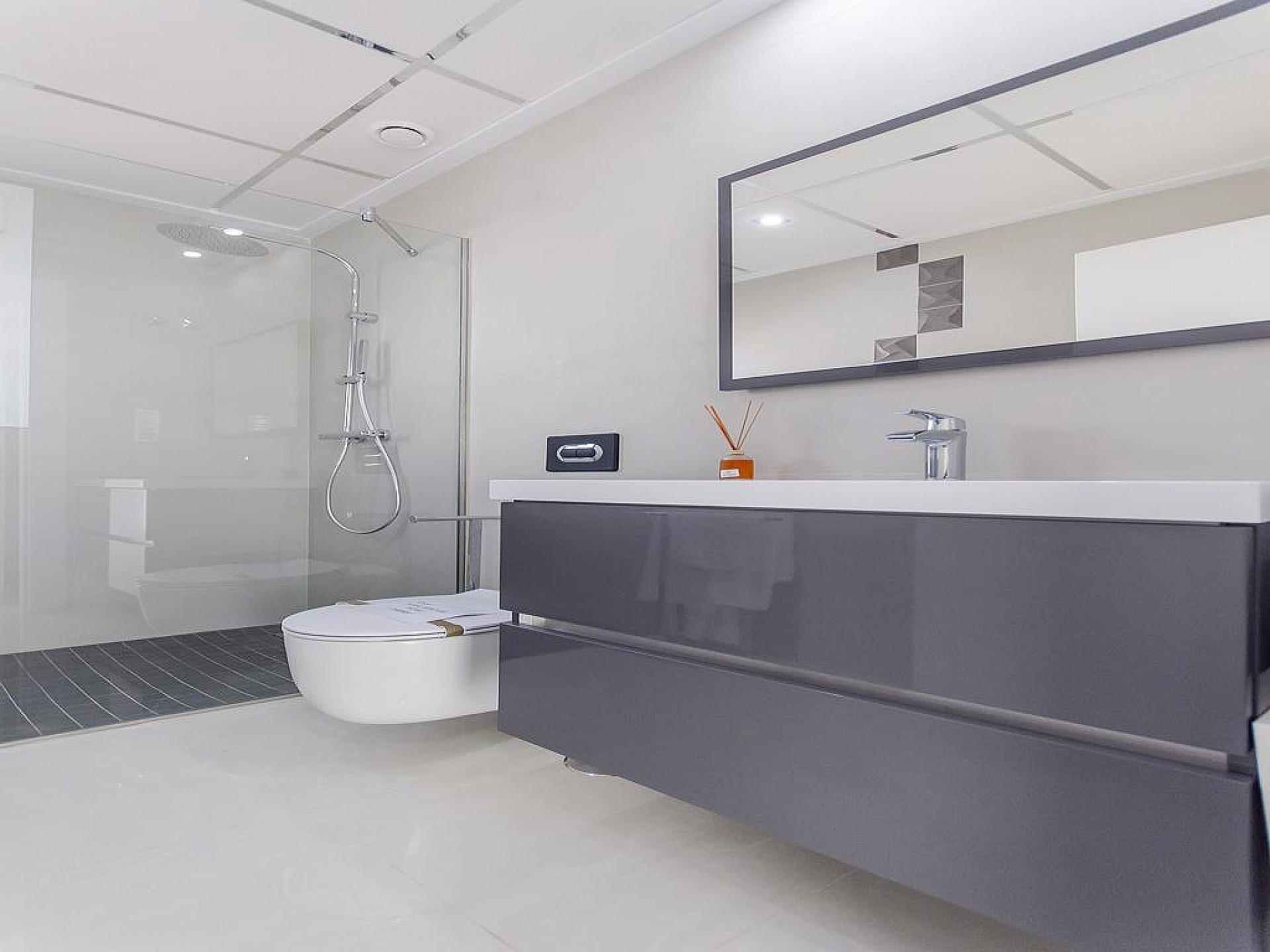 Resale - 3 Bedroom 3 Bathroom Villa in Los Montesinos -  - Alicante