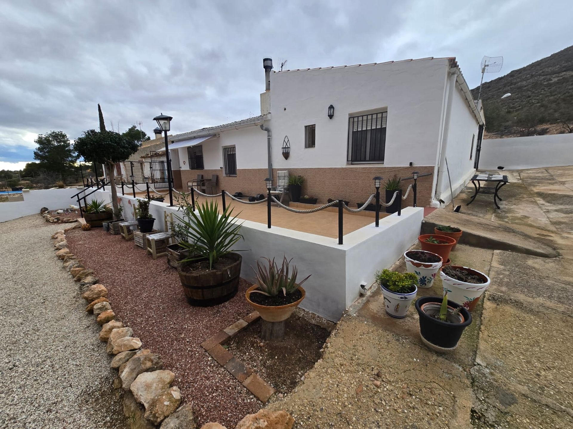 Resale - 4 Bedroom 2 Bathroom Country house in Yecla -  - Murcia