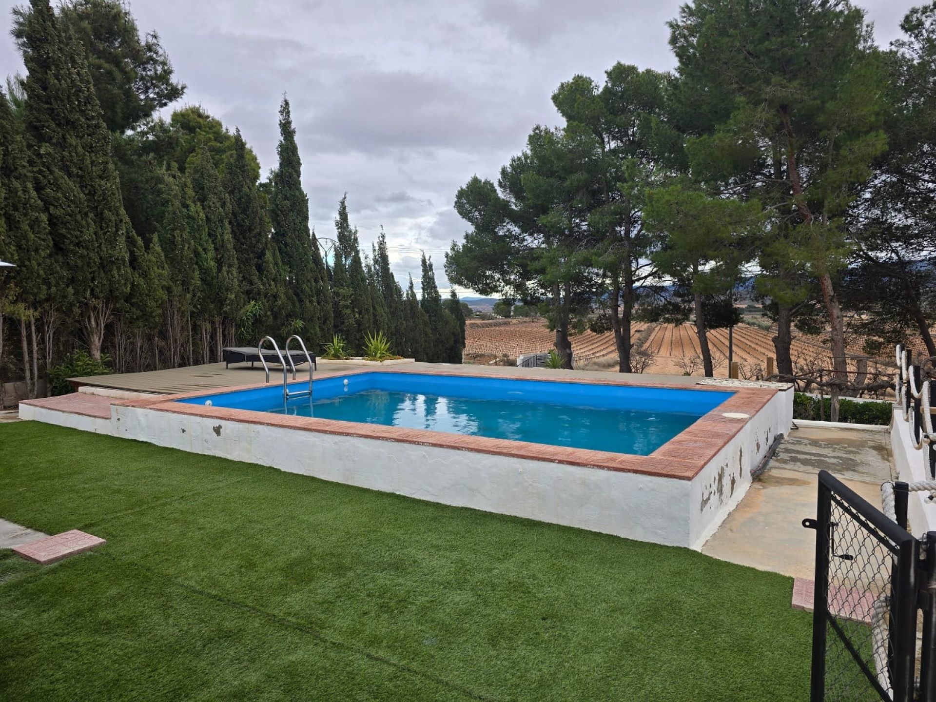 Resale - 4 Bedroom 2 Bathroom Country house in Yecla -  - Murcia