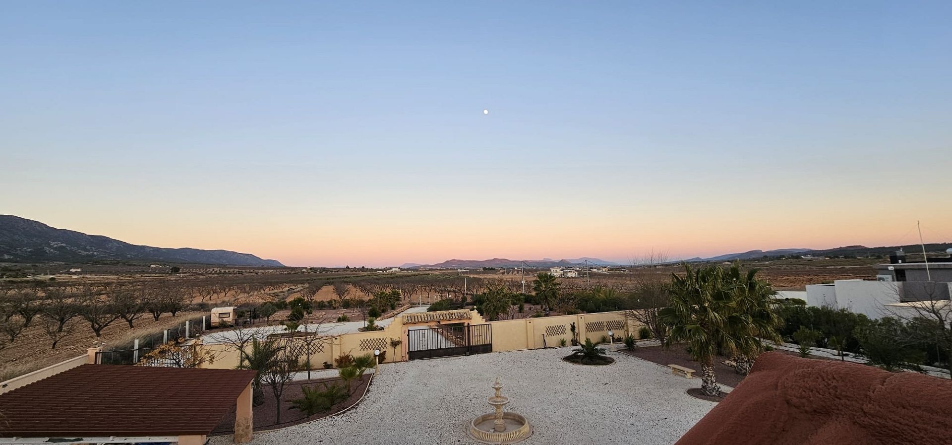 Resale - 5 Bedroom 3 Bathroom Villa in Pinoso -  - Alicante