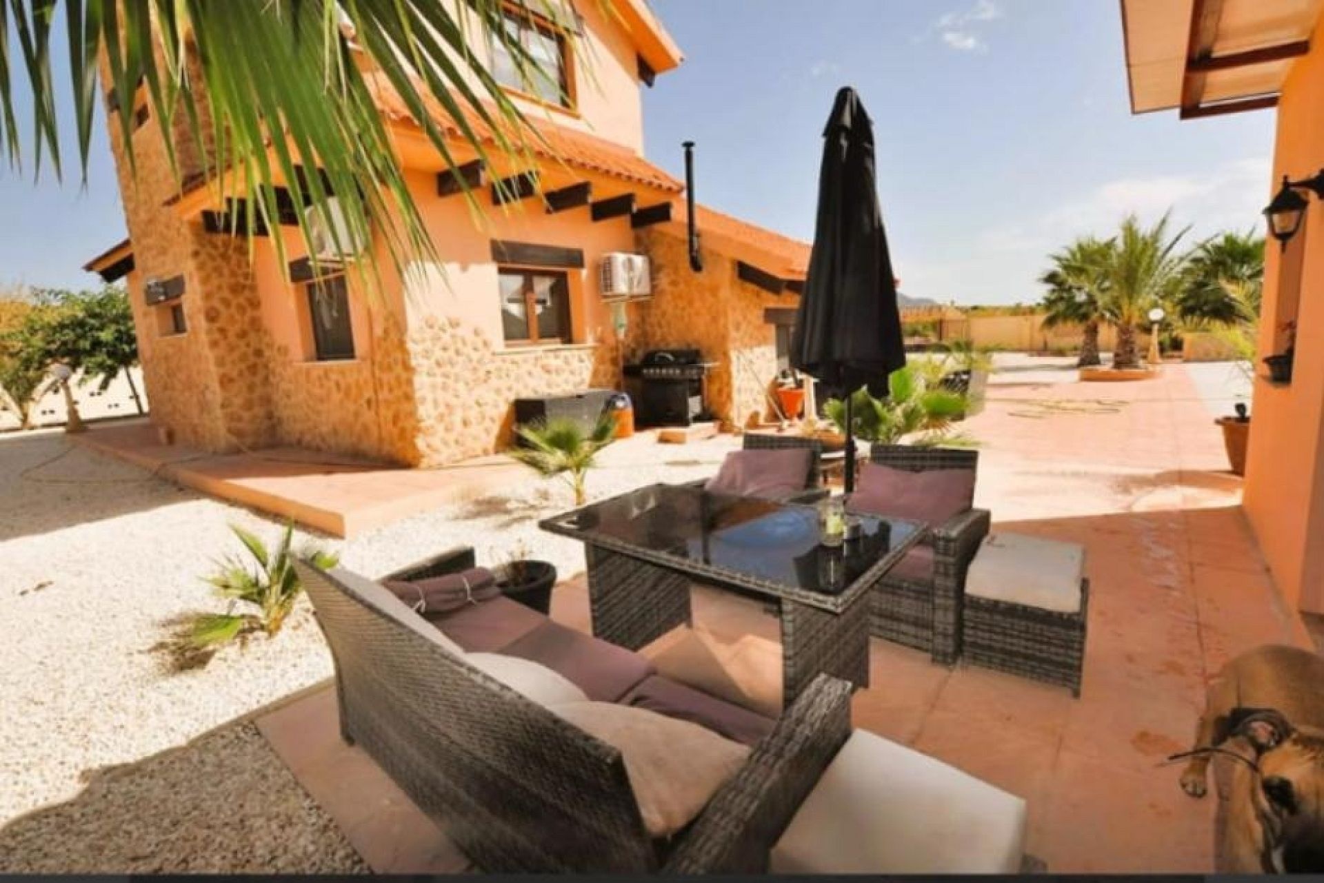Resale - 5 Bedroom 3 Bathroom Villa in Pinoso -  - Alicante