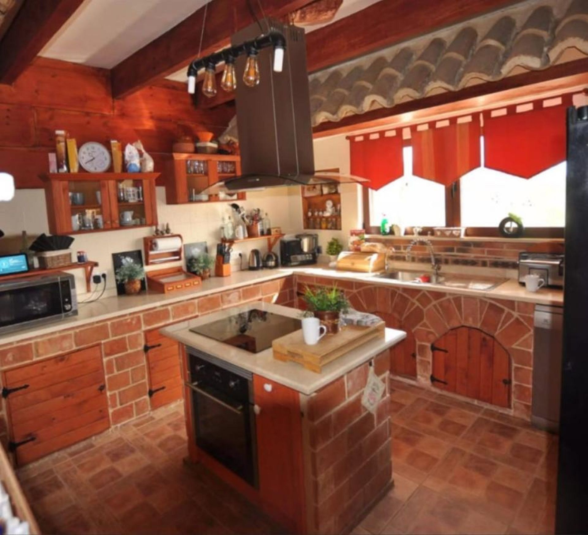 Resale - 5 Bedroom 3 Bathroom Villa in Pinoso -  - Alicante