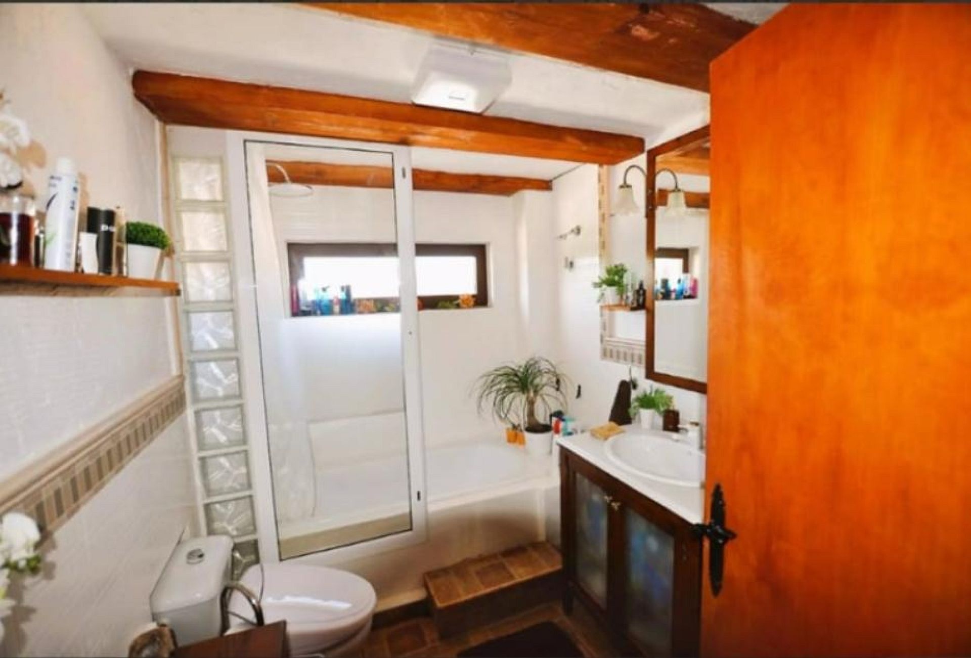 Resale - 5 Bedroom 3 Bathroom Villa in Pinoso -  - Alicante