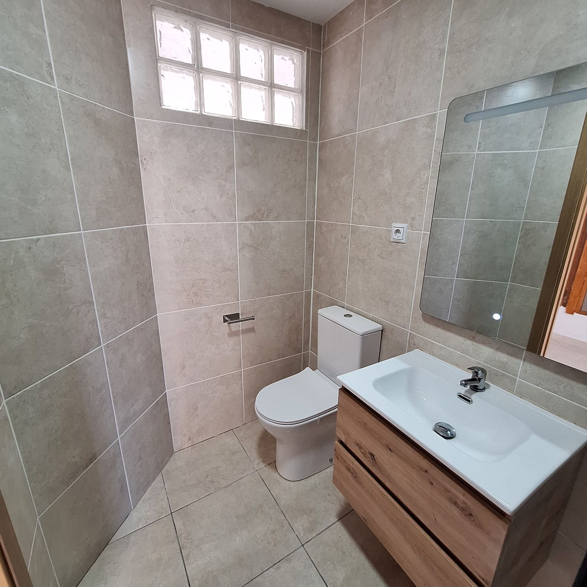 Resale - 2 Bedroom 1 Bathroom Townhouse in Sax -  - Alicante