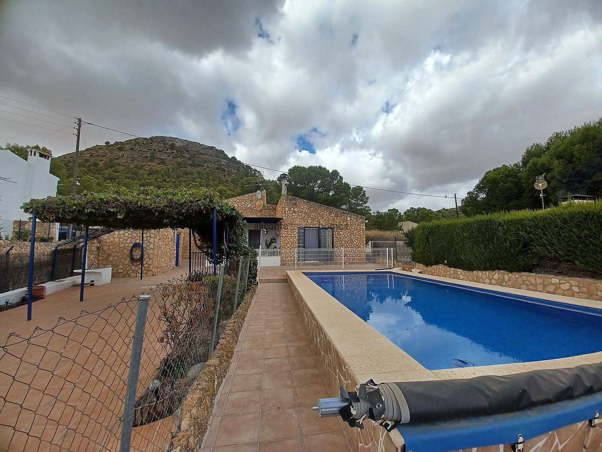 Resale - 3 Bedroom 1 Bathroom Country house in Yecla -  - Murcia