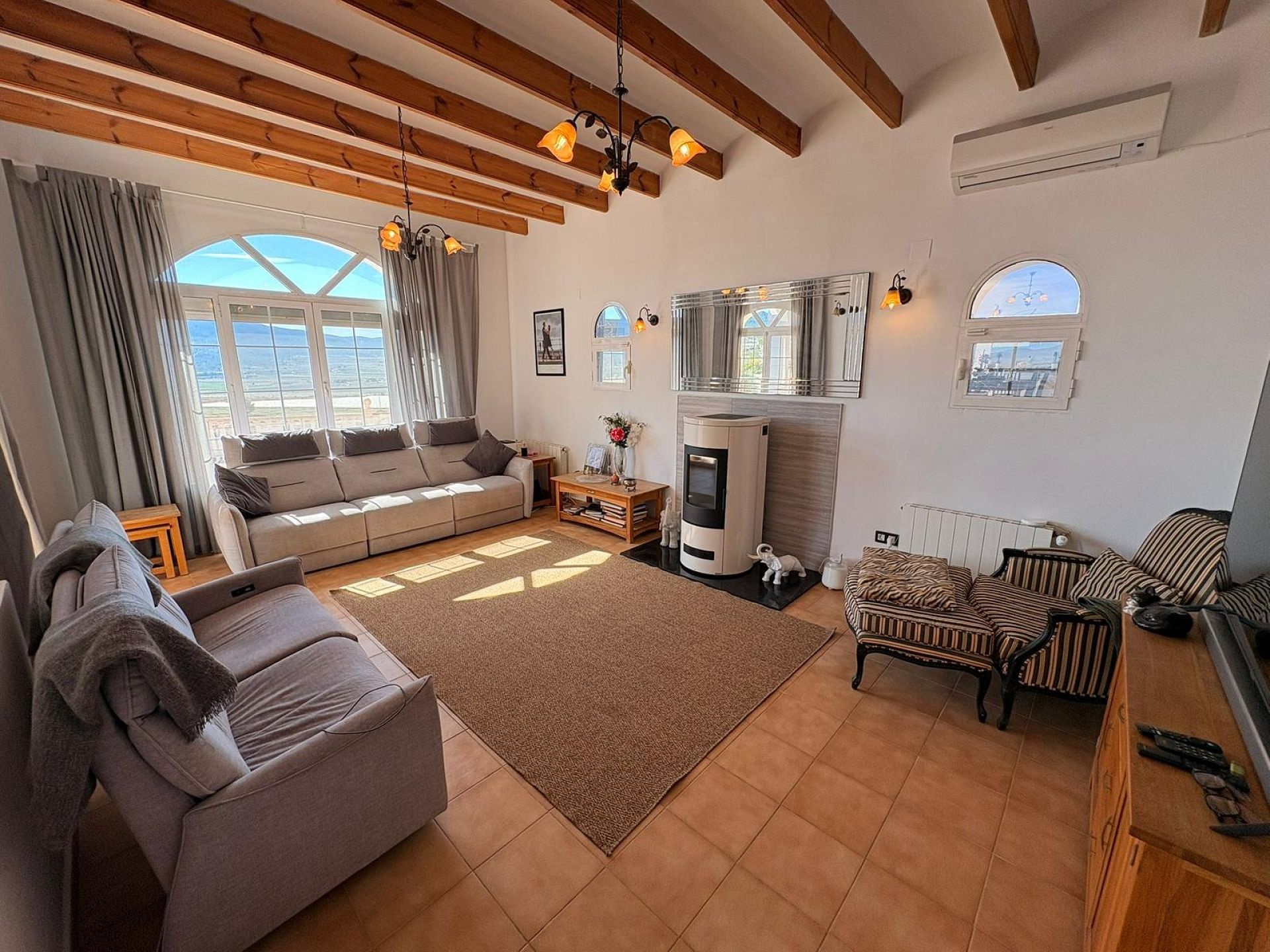 Resale - 4 Bedroom 4 Bathroom Villa in Monóvar -  - Alicante