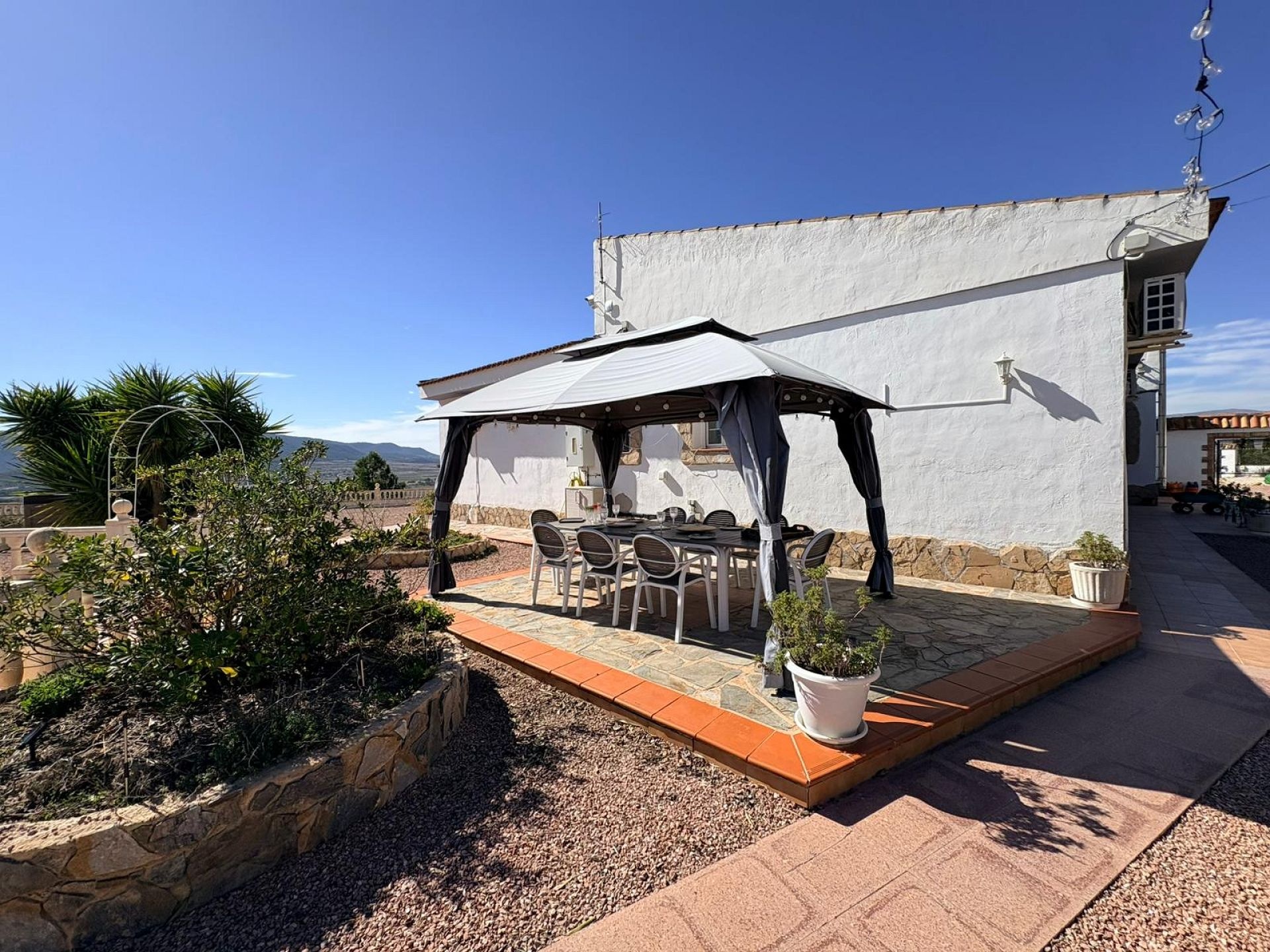 Resale - 4 Bedroom 4 Bathroom Villa in Monóvar -  - Alicante