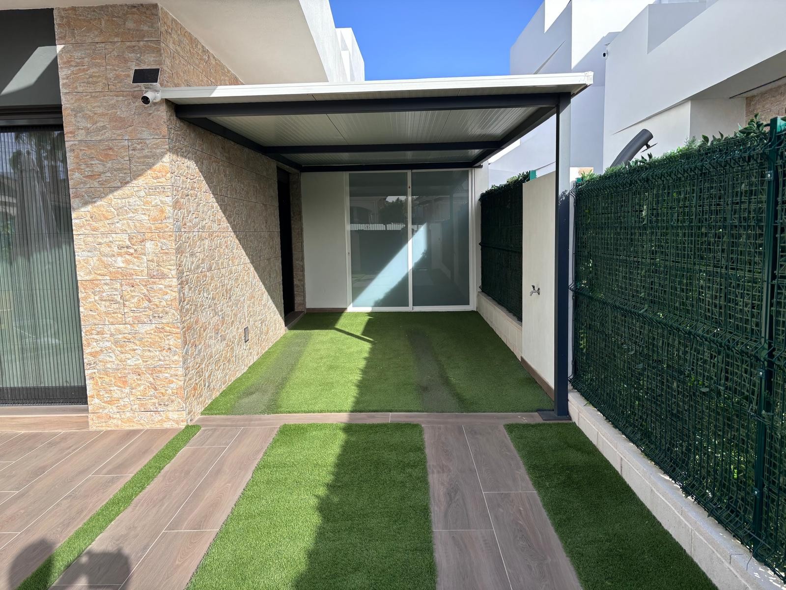 Resale - 2 Bedroom 2 Bathroom Townhouse in Los Montesinos -  - Alicante