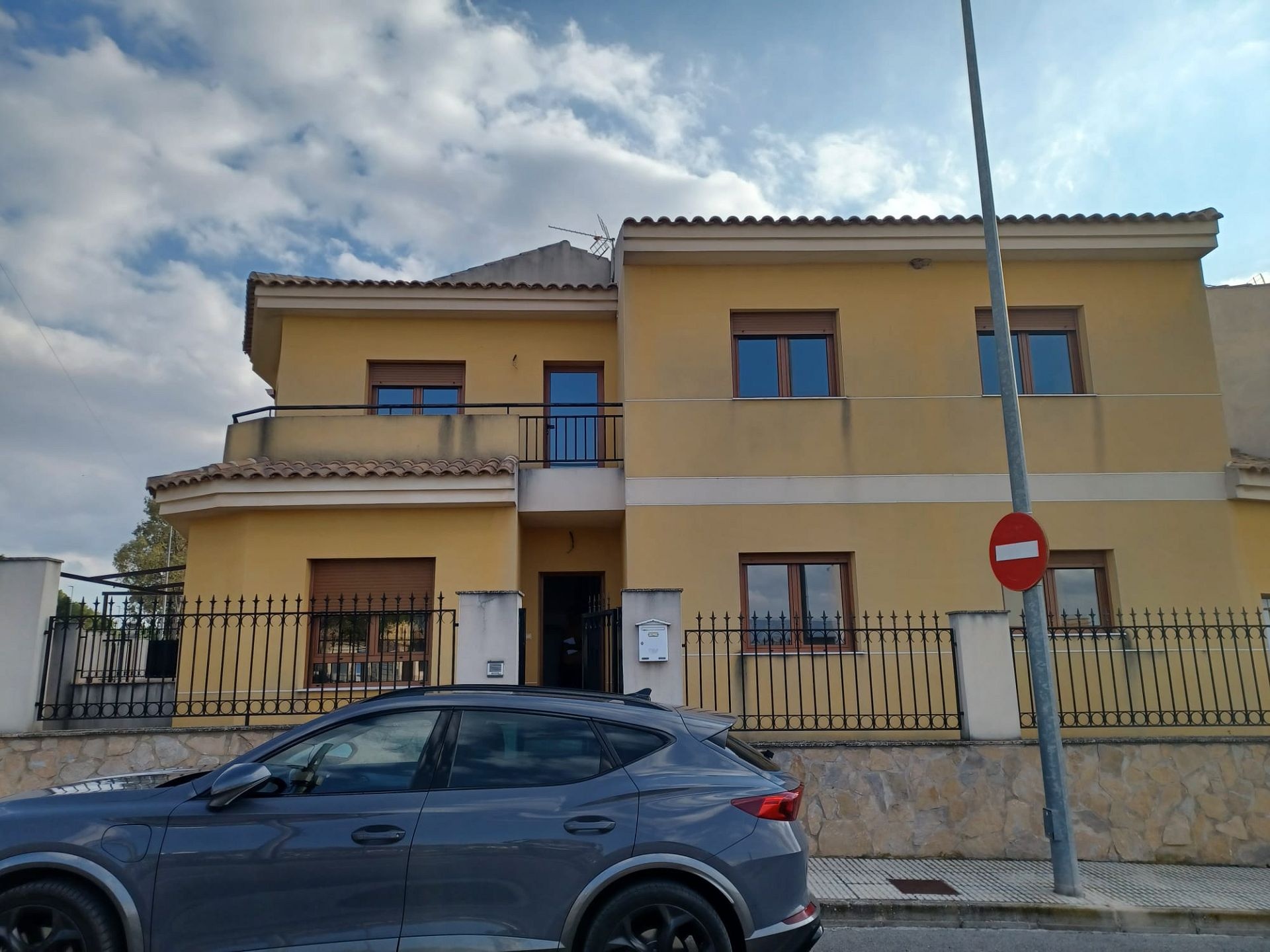 Resale - 4 Bedroom 2 Bathroom Townhouse in Pinoso -  - Alicante