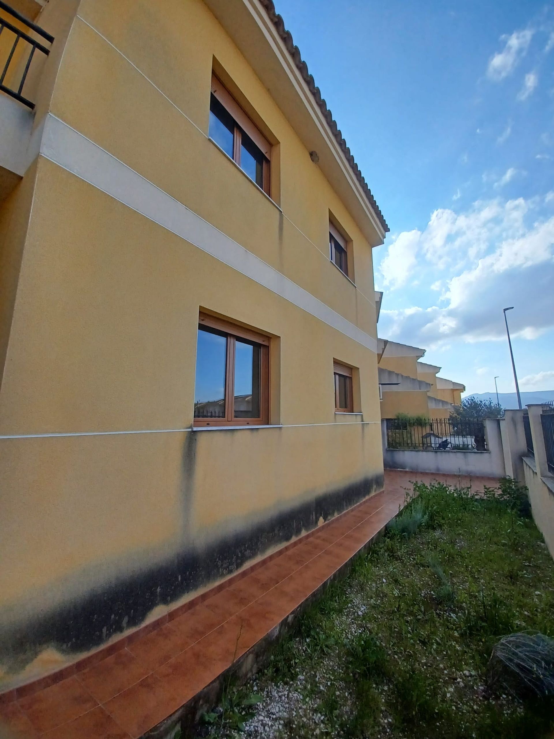 Resale - 4 Bedroom 2 Bathroom Townhouse in Pinoso -  - Alicante