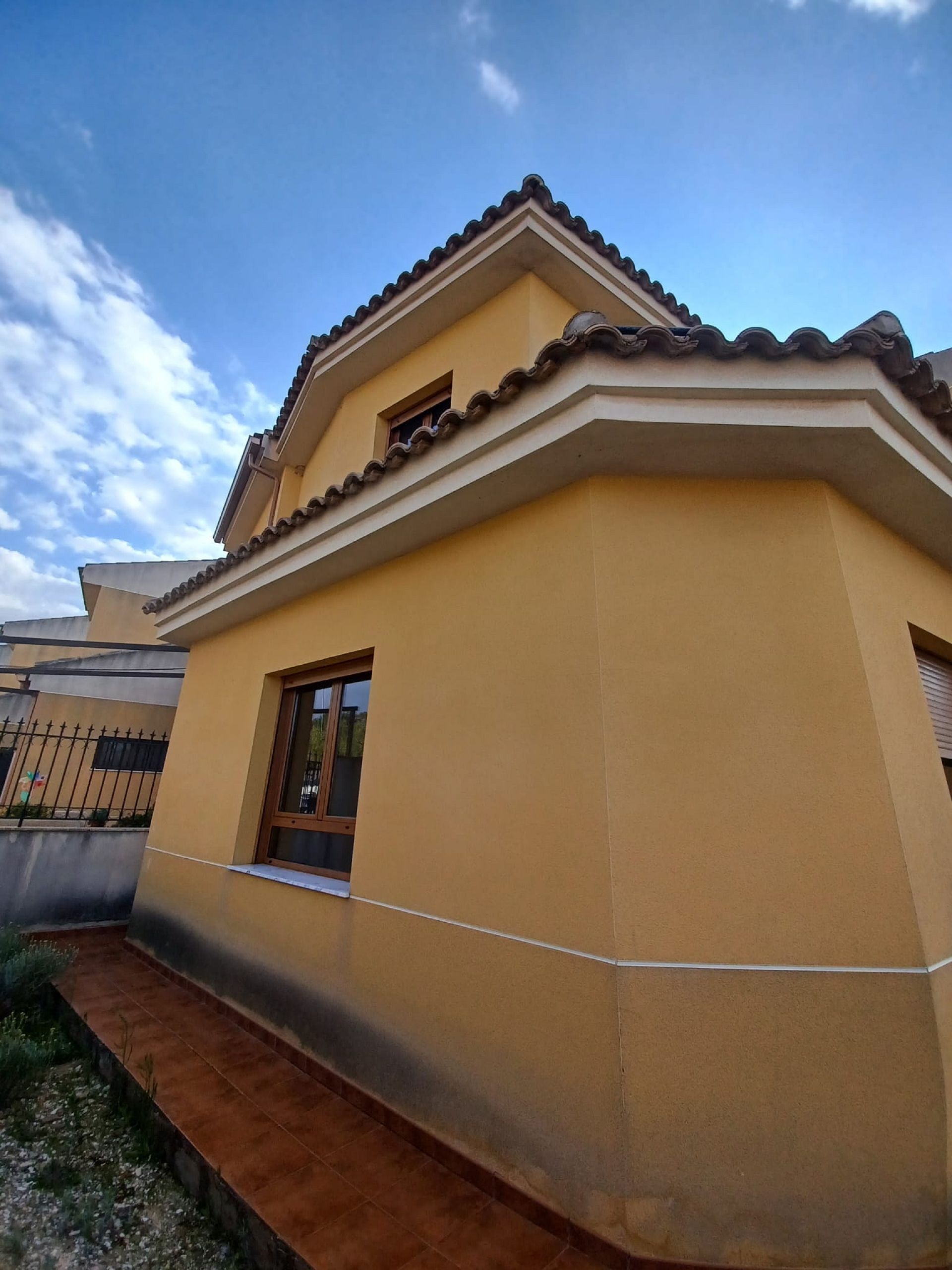 Resale - 4 Bedroom 2 Bathroom Townhouse in Pinoso -  - Alicante