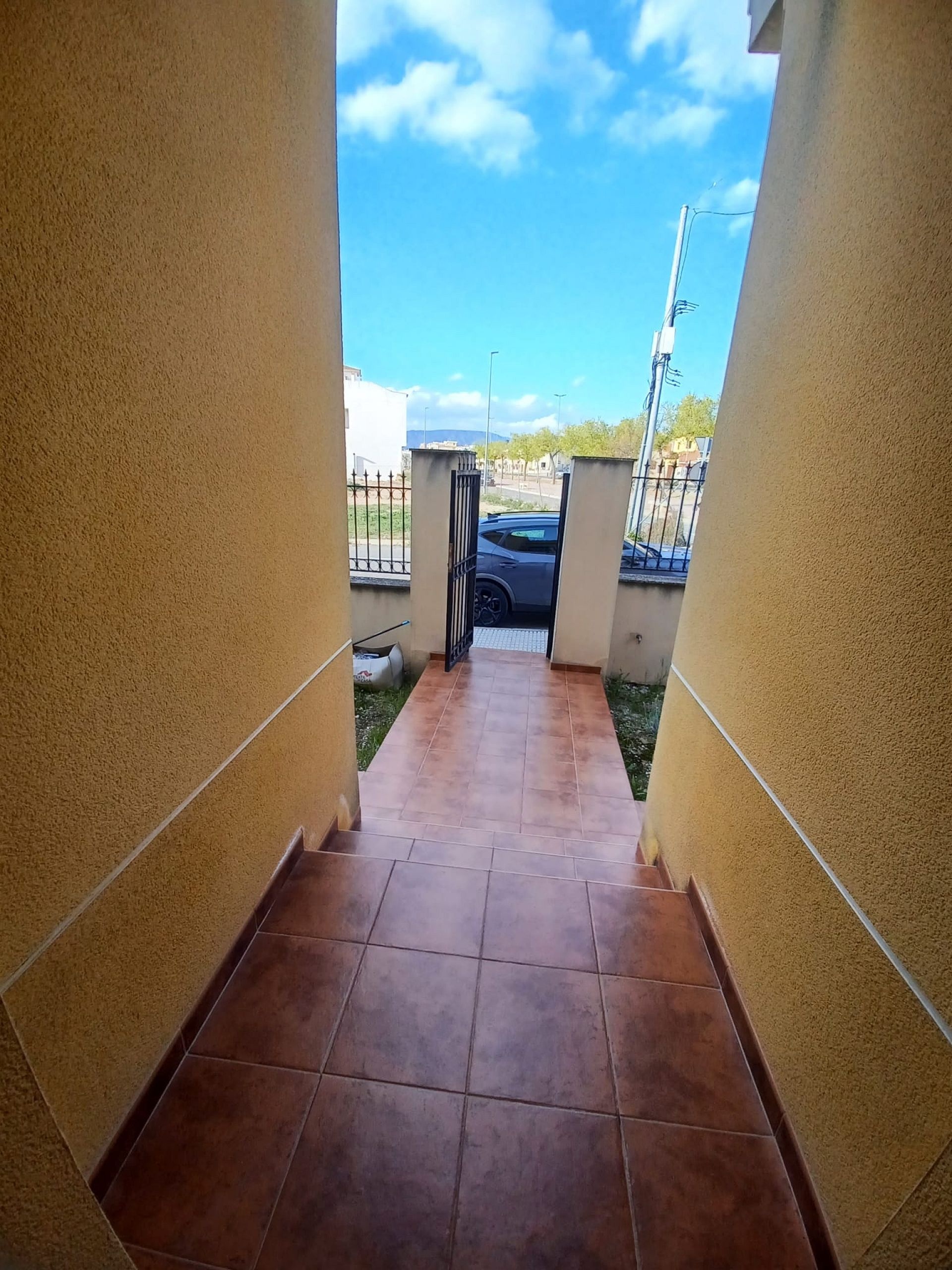 Resale - 4 Bedroom 2 Bathroom Townhouse in Pinoso -  - Alicante