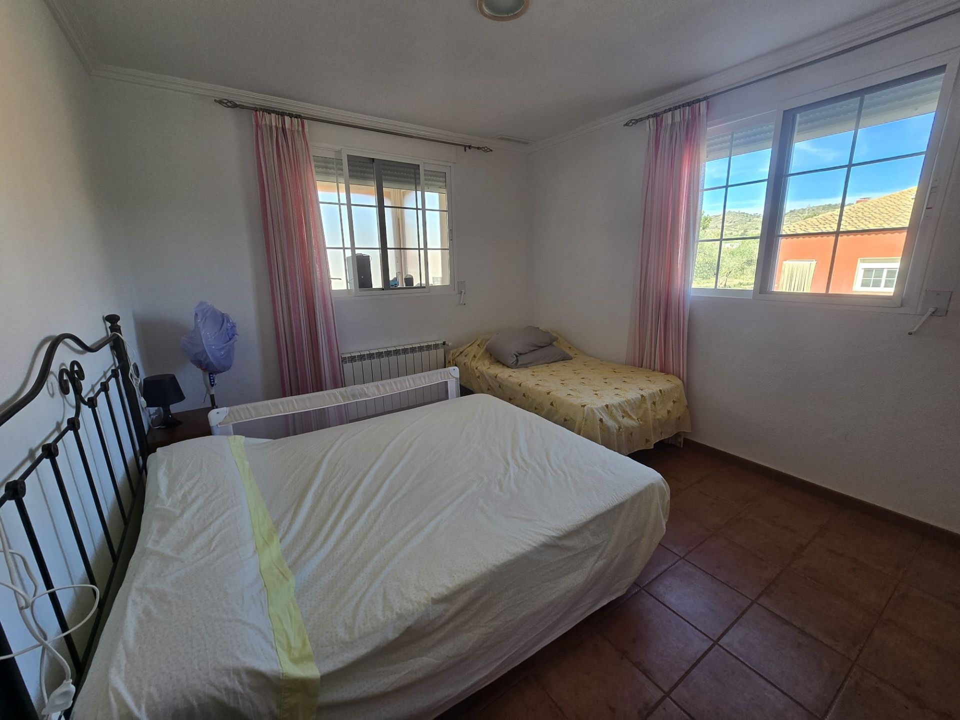 Resale - 8 Bedroom 3 Bathroom Villa in Sax -  - Alicante