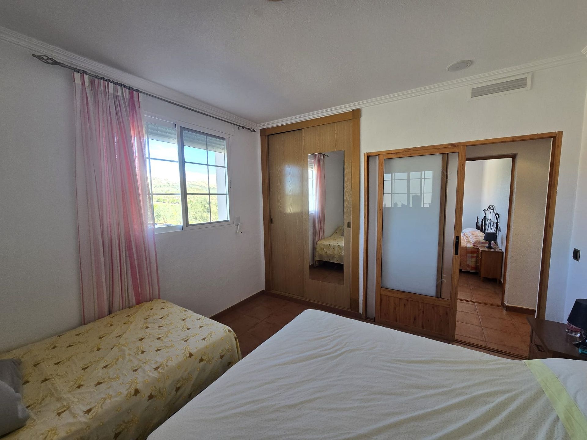 Resale - 8 Bedroom 3 Bathroom Villa in Sax -  - Alicante