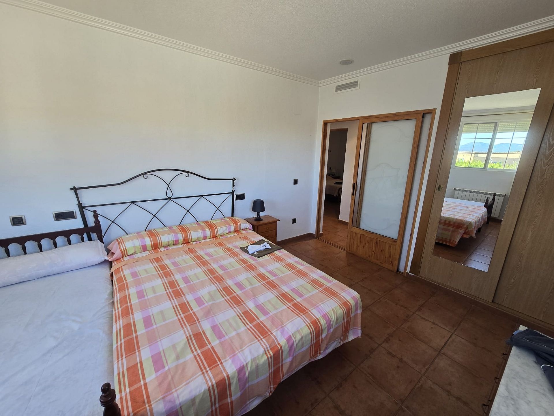 Resale - 8 Bedroom 3 Bathroom Villa in Sax -  - Alicante