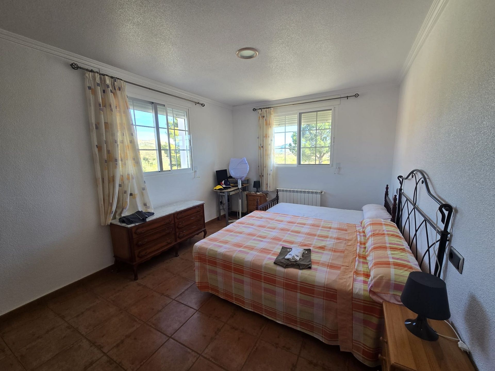 Resale - 8 Bedroom 3 Bathroom Villa in Sax -  - Alicante