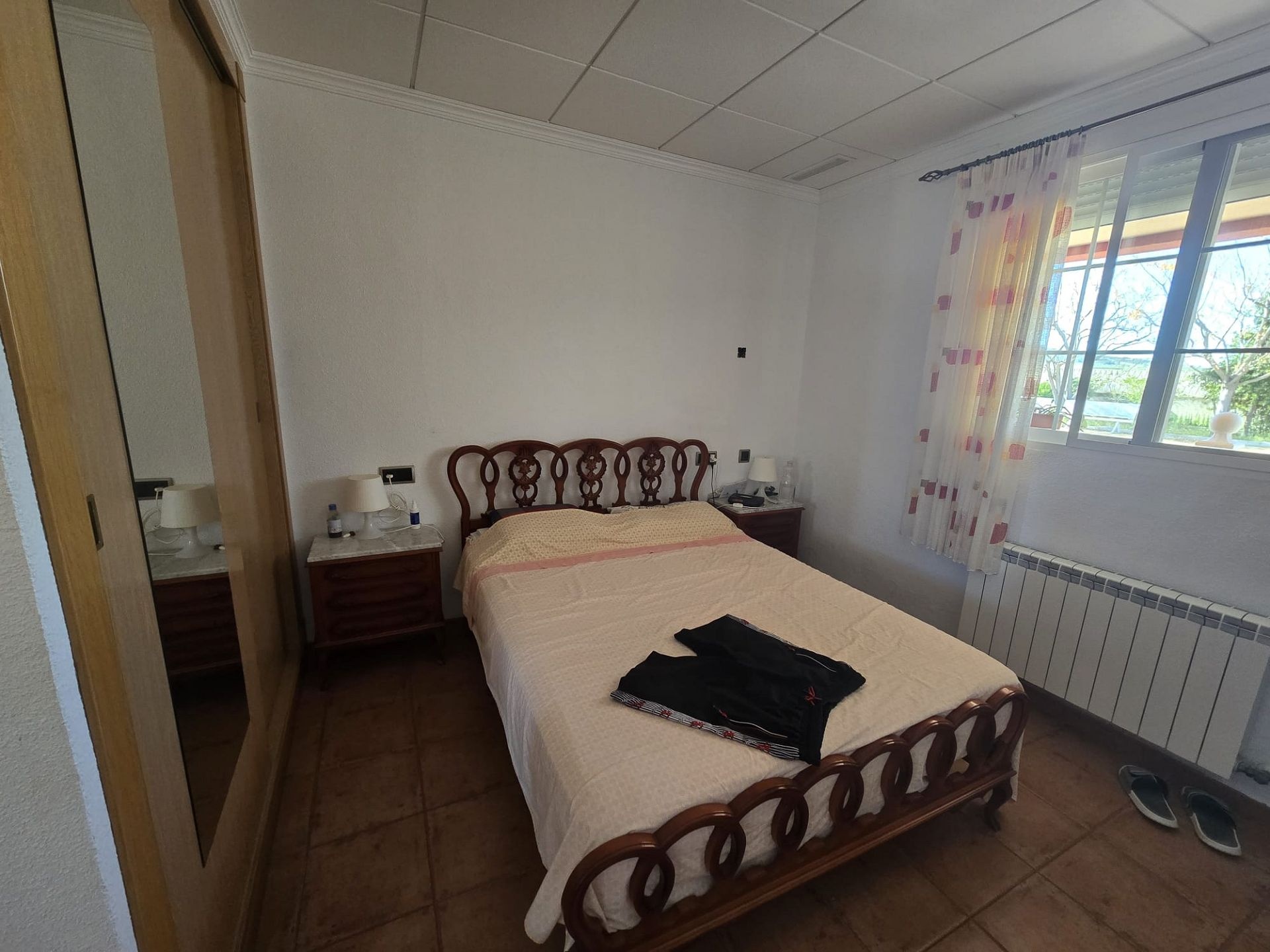 Resale - 8 Bedroom 3 Bathroom Villa in Sax -  - Alicante