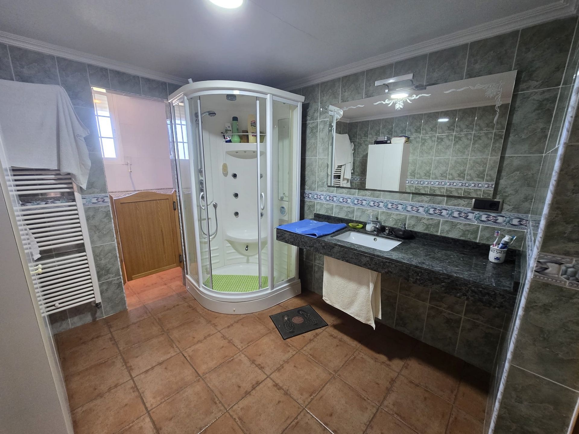 Resale - 8 Bedroom 3 Bathroom Villa in Sax -  - Alicante