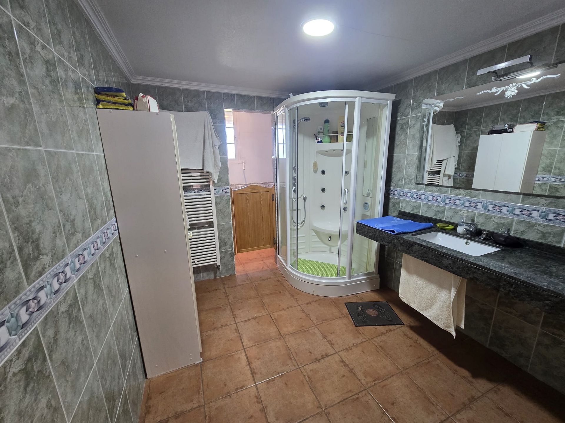 Resale - 8 Bedroom 3 Bathroom Villa in Sax -  - Alicante