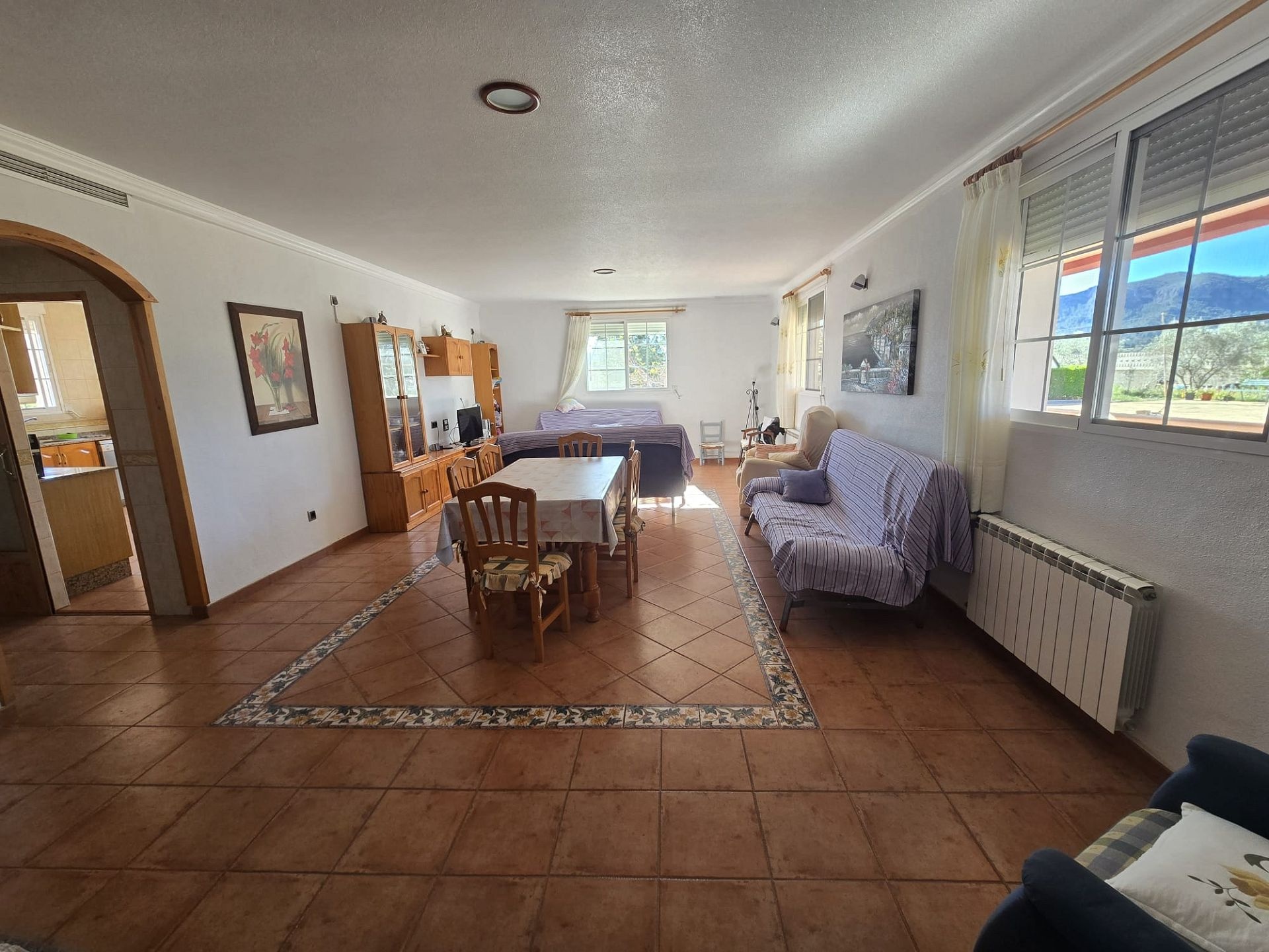 Resale - 8 Bedroom 3 Bathroom Villa in Sax -  - Alicante