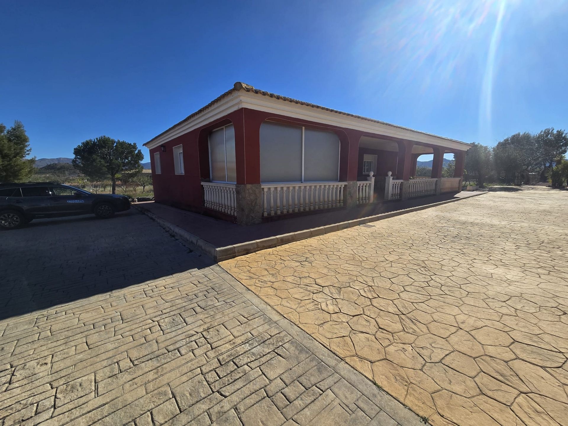 Resale - 8 Bedroom 3 Bathroom Villa in Sax -  - Alicante