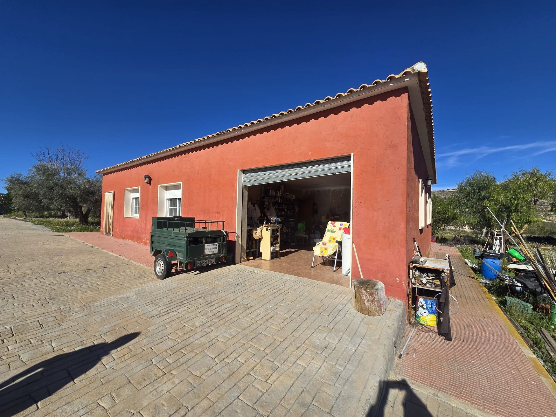 Resale - 8 Bedroom 3 Bathroom Villa in Sax -  - Alicante