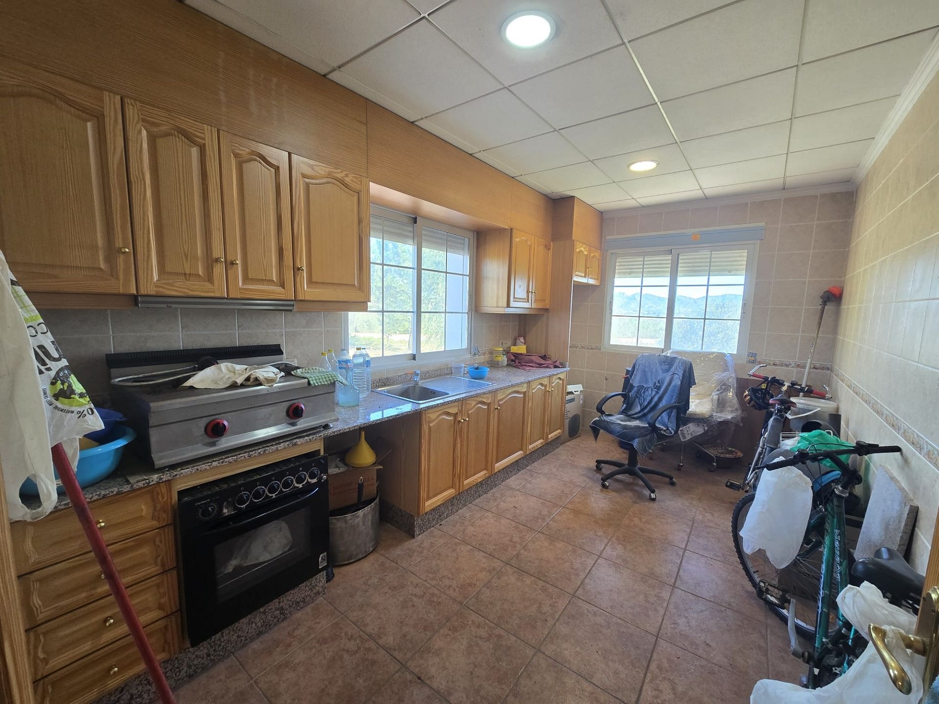 Resale - 8 Bedroom 3 Bathroom Villa in Sax -  - Alicante