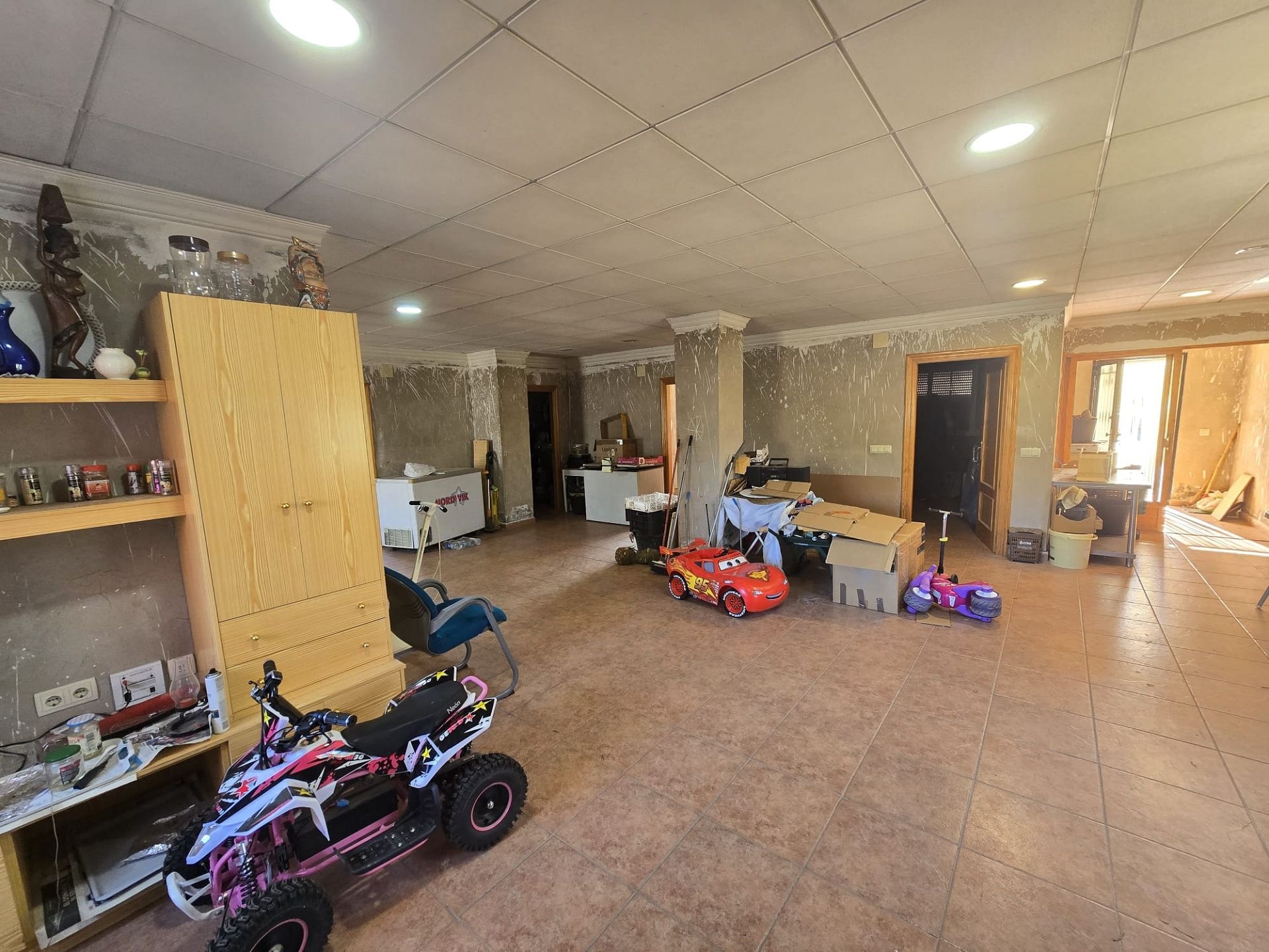 Resale - 8 Bedroom 3 Bathroom Villa in Sax -  - Alicante