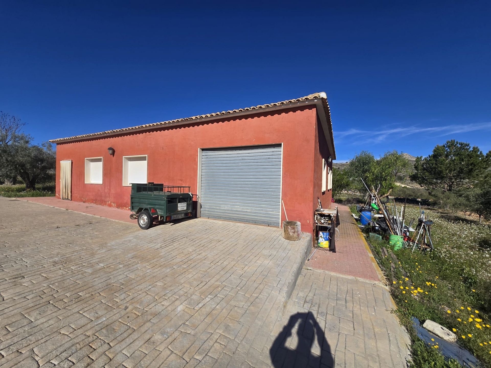 Resale - 8 Bedroom 3 Bathroom Villa in Sax -  - Alicante