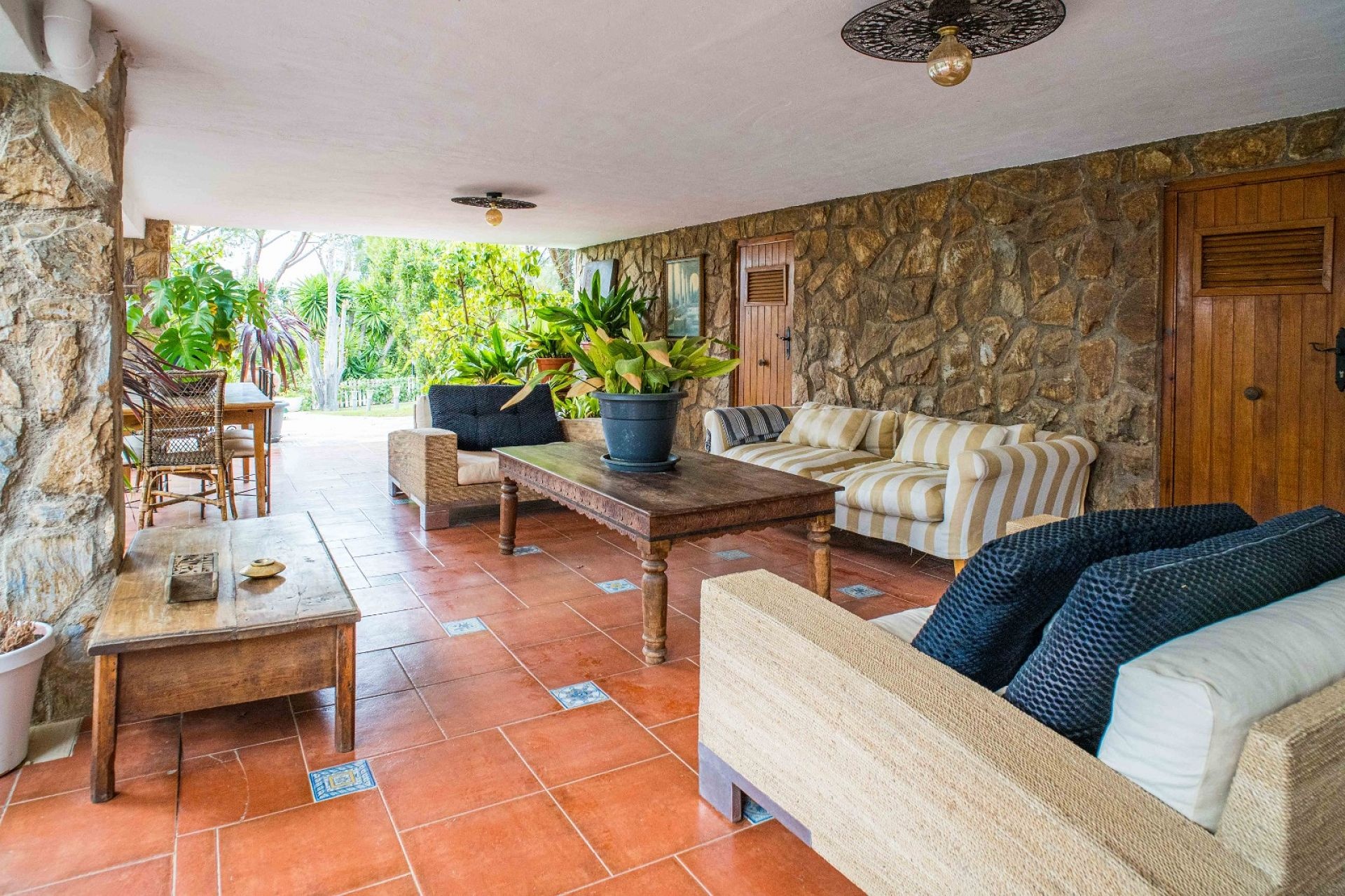 Resale - 4 Bedroom 3 Bathroom Villa in Petrer -  - Alicante