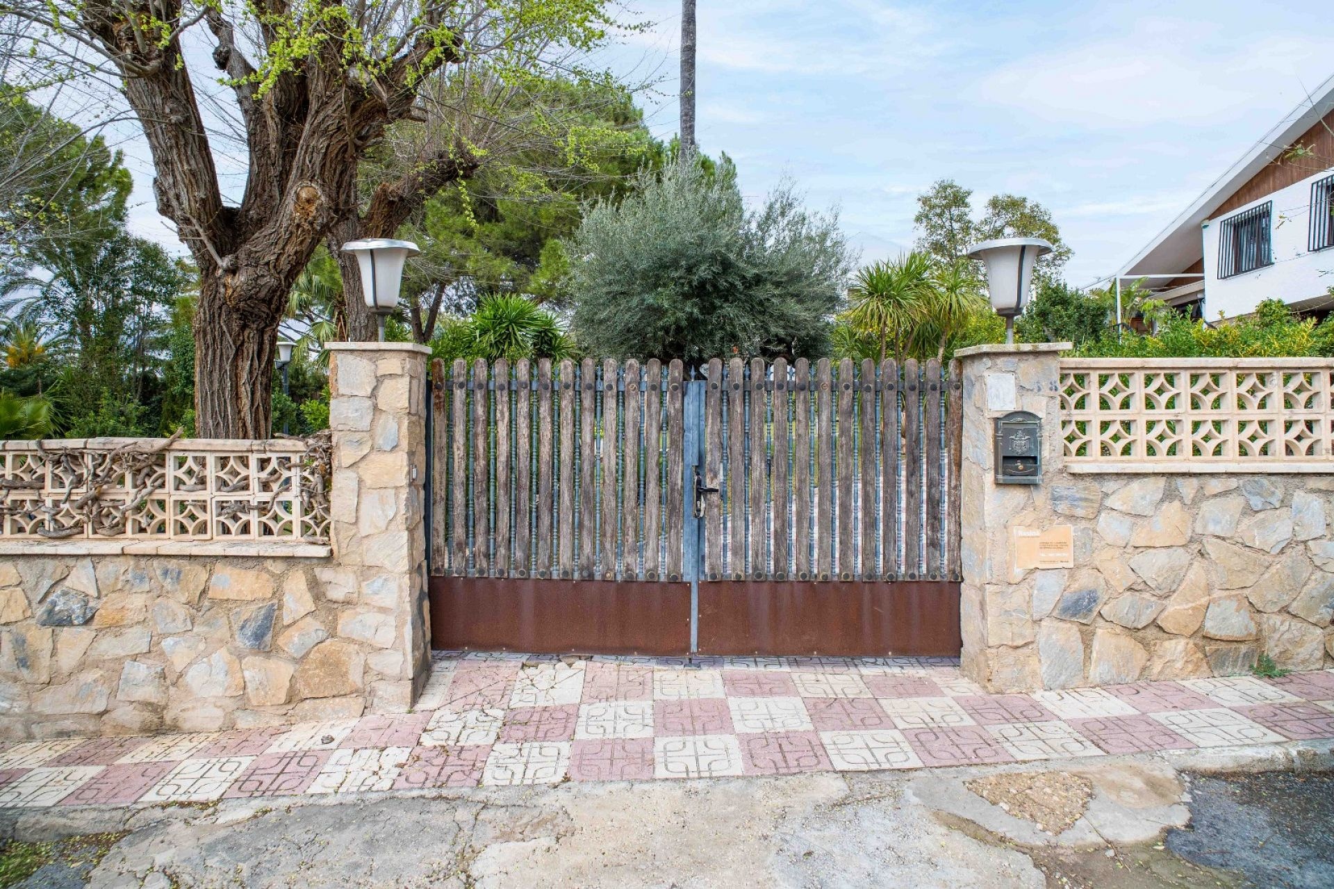 Resale - 4 Bedroom 3 Bathroom Villa in Petrer -  - Alicante