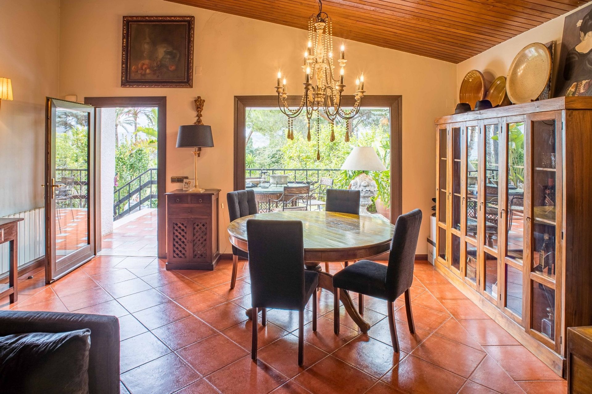 Resale - 4 Bedroom 3 Bathroom Villa in Petrer -  - Alicante