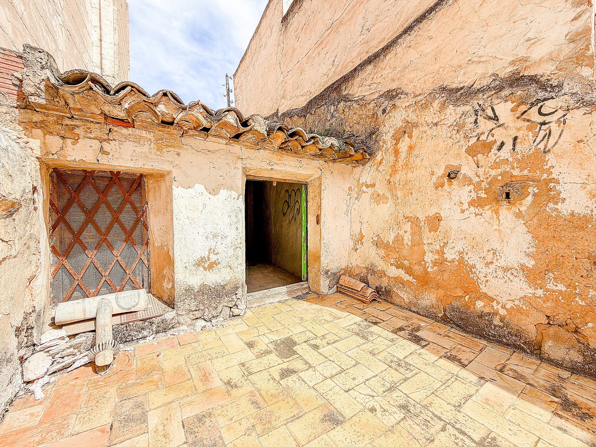 Resale - 6 Bedroom 1 Bathroom Townhouse in Yecla -  - Murcia