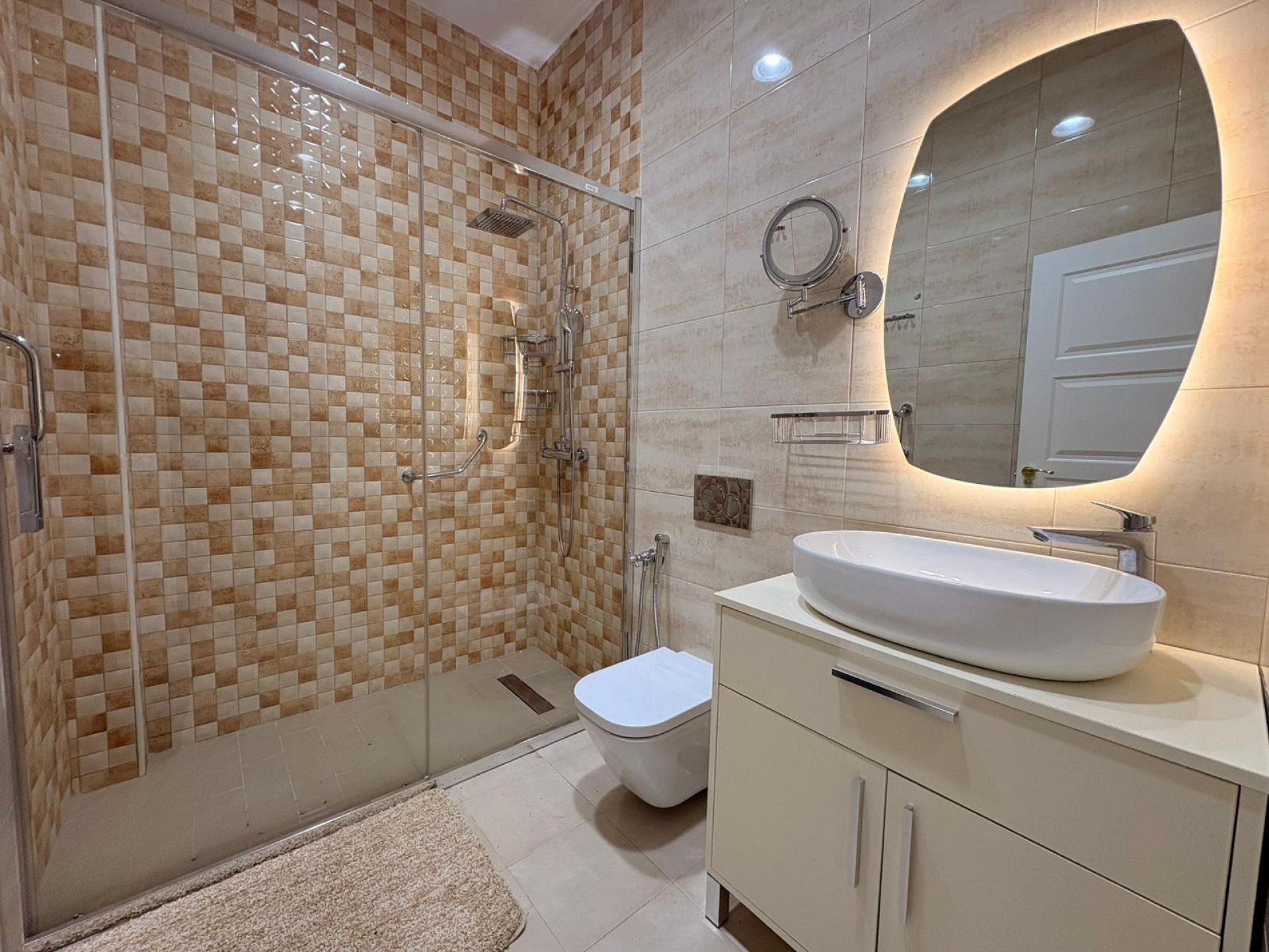 Resale - 4 Bedroom 4 Bathroom Villa in Pinoso -  - Alicante