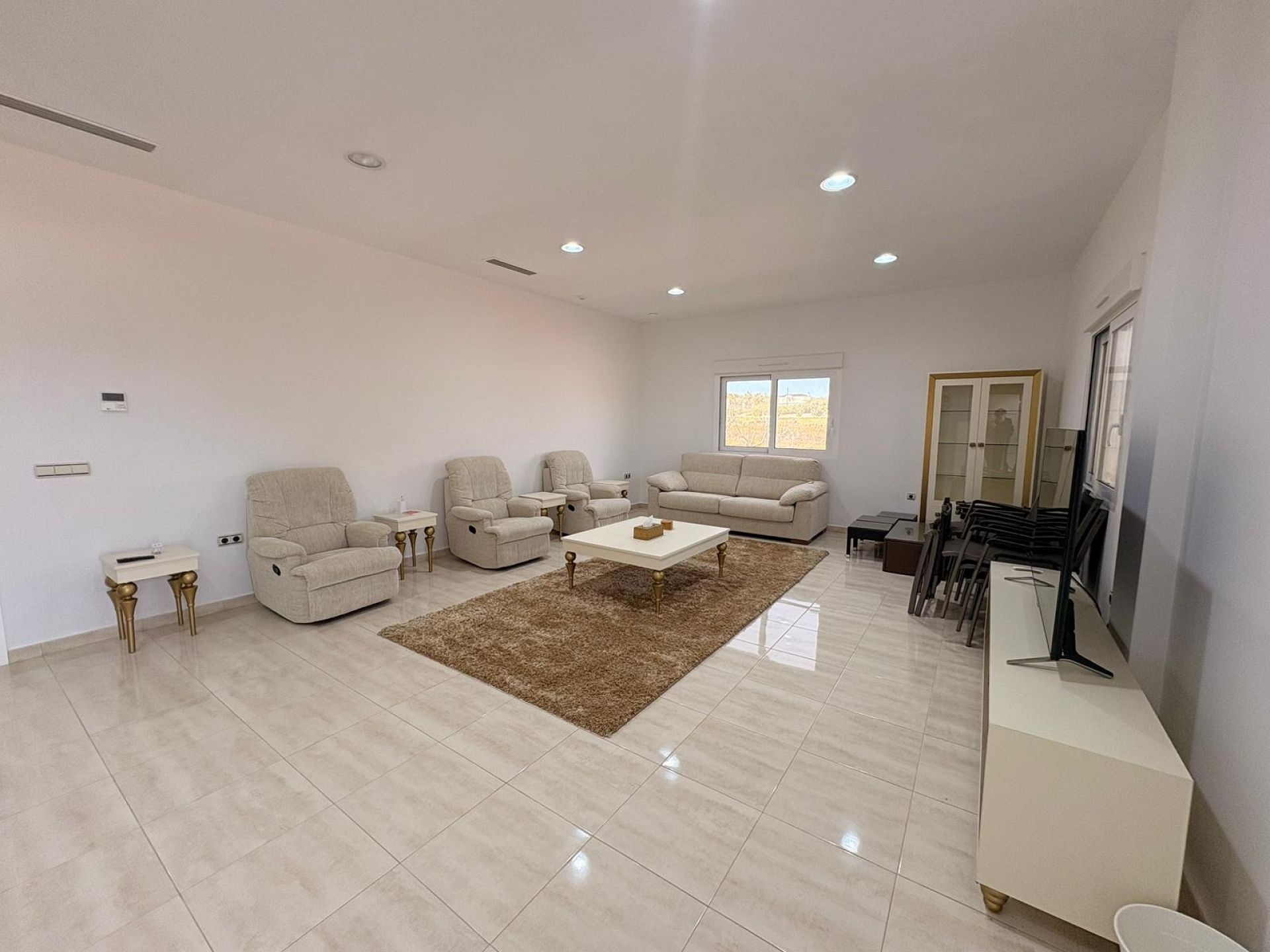 Resale - 4 Bedroom 4 Bathroom Villa in Pinoso -  - Alicante